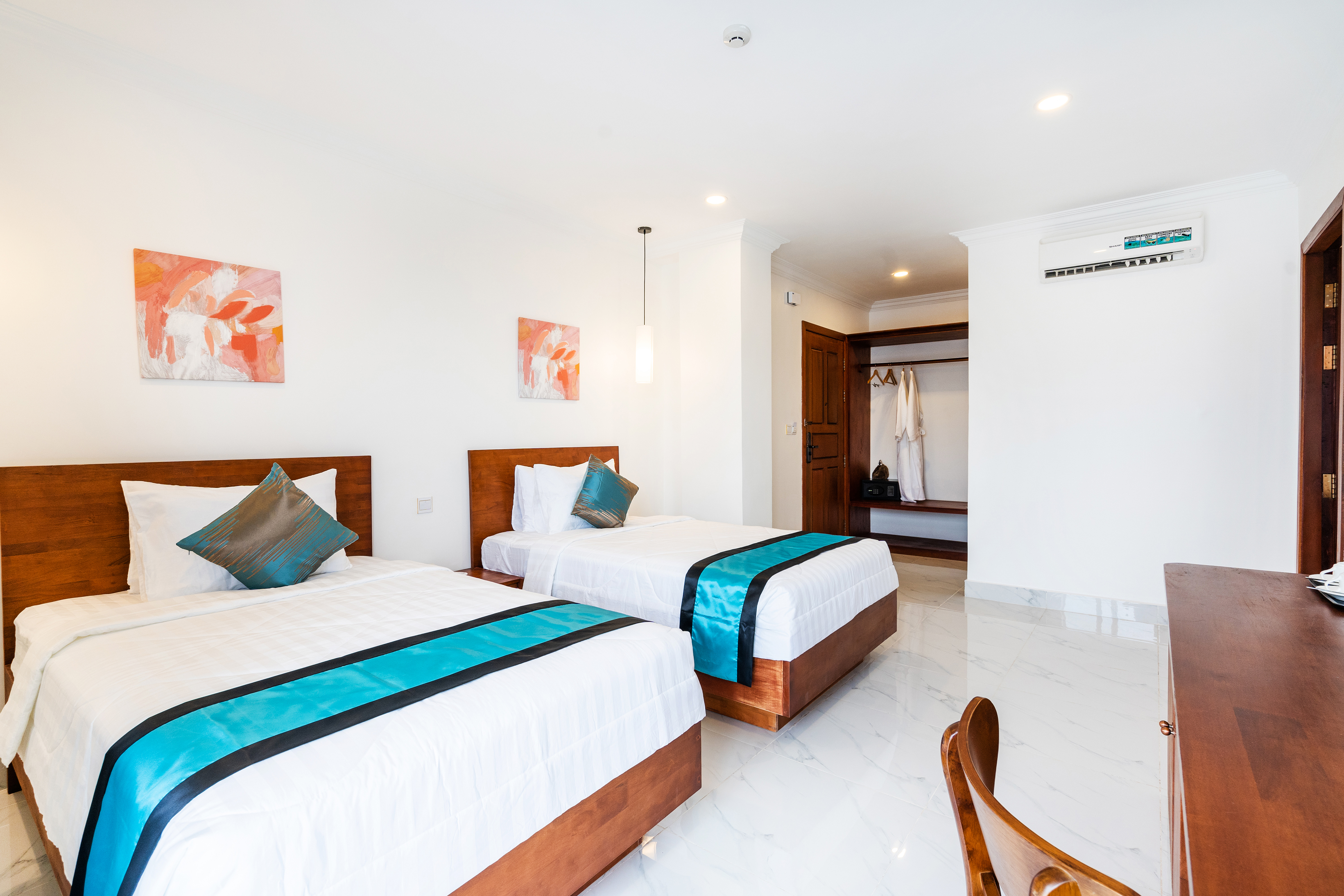 Family Room Two Bedrooms with Terrace