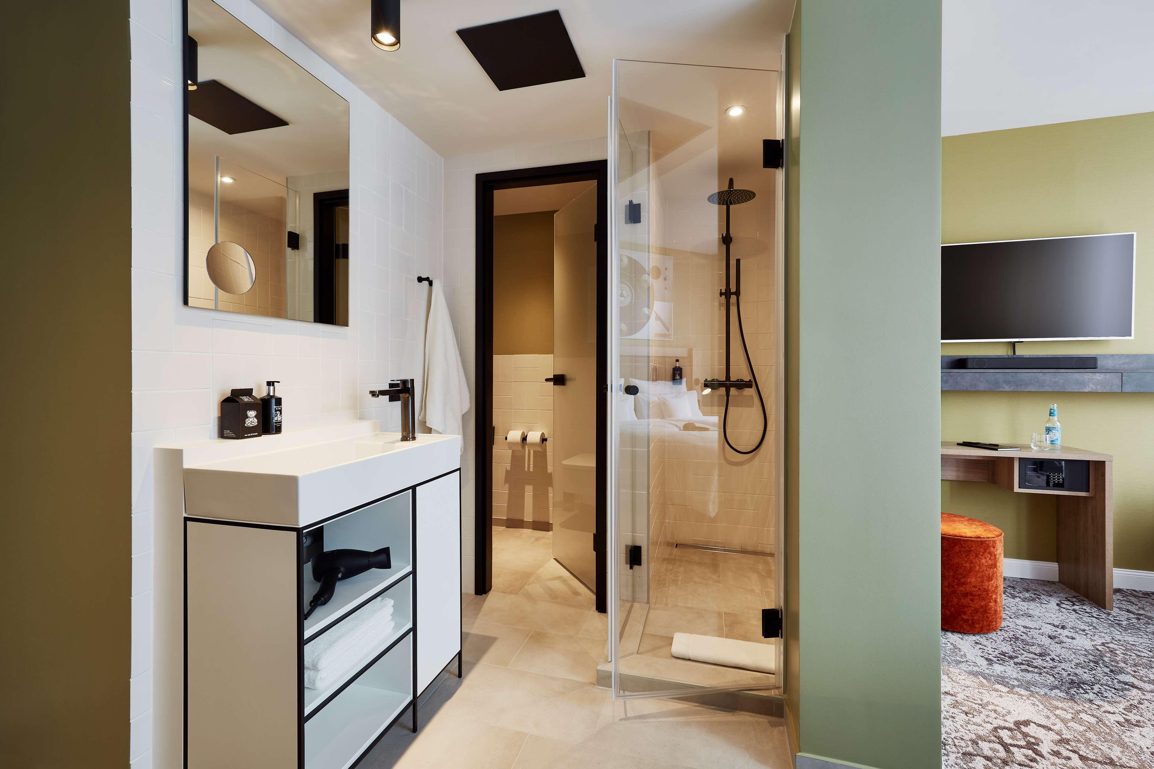 Double Deluxe King Bed