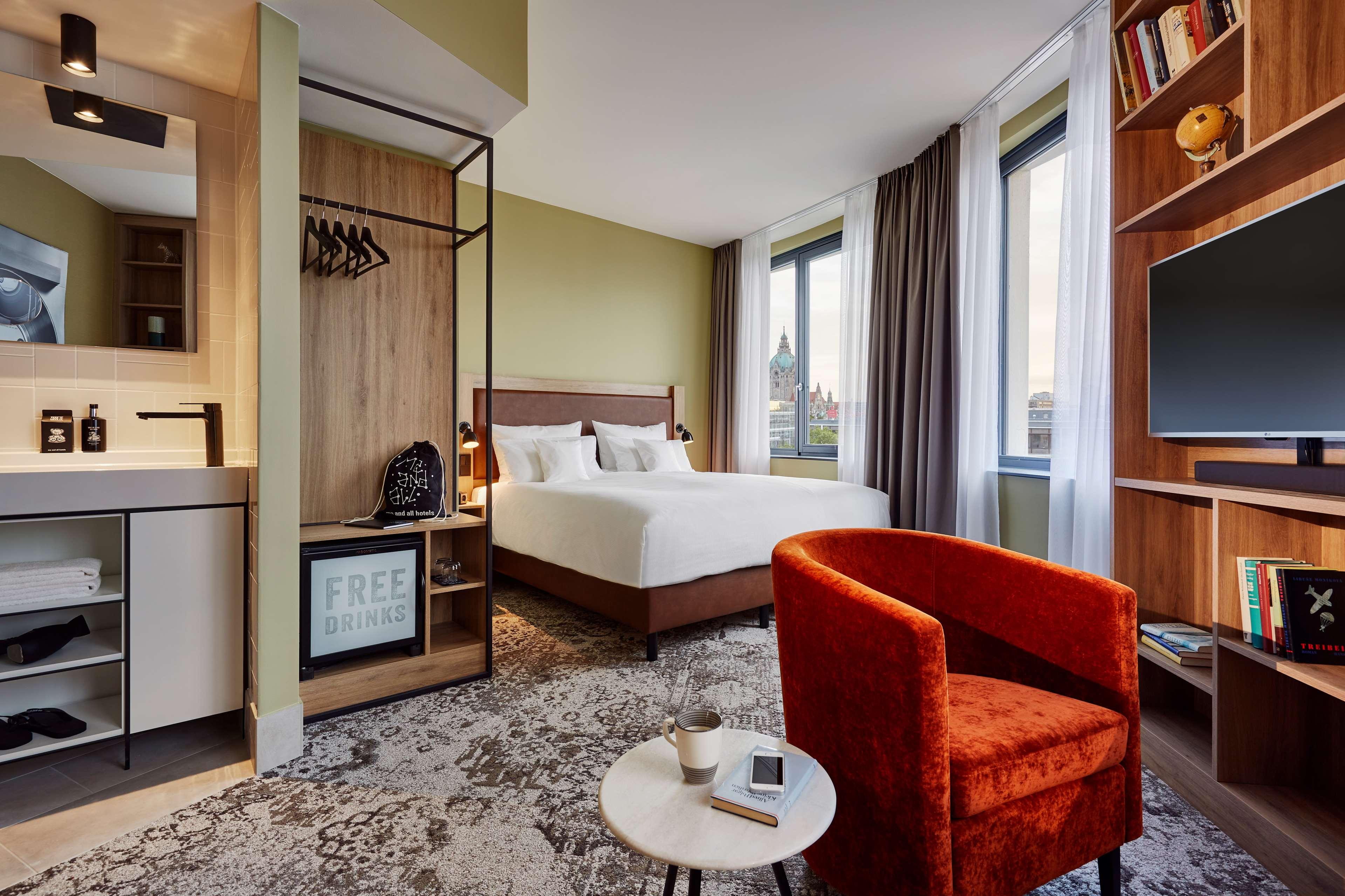 Double Deluxe King Bed