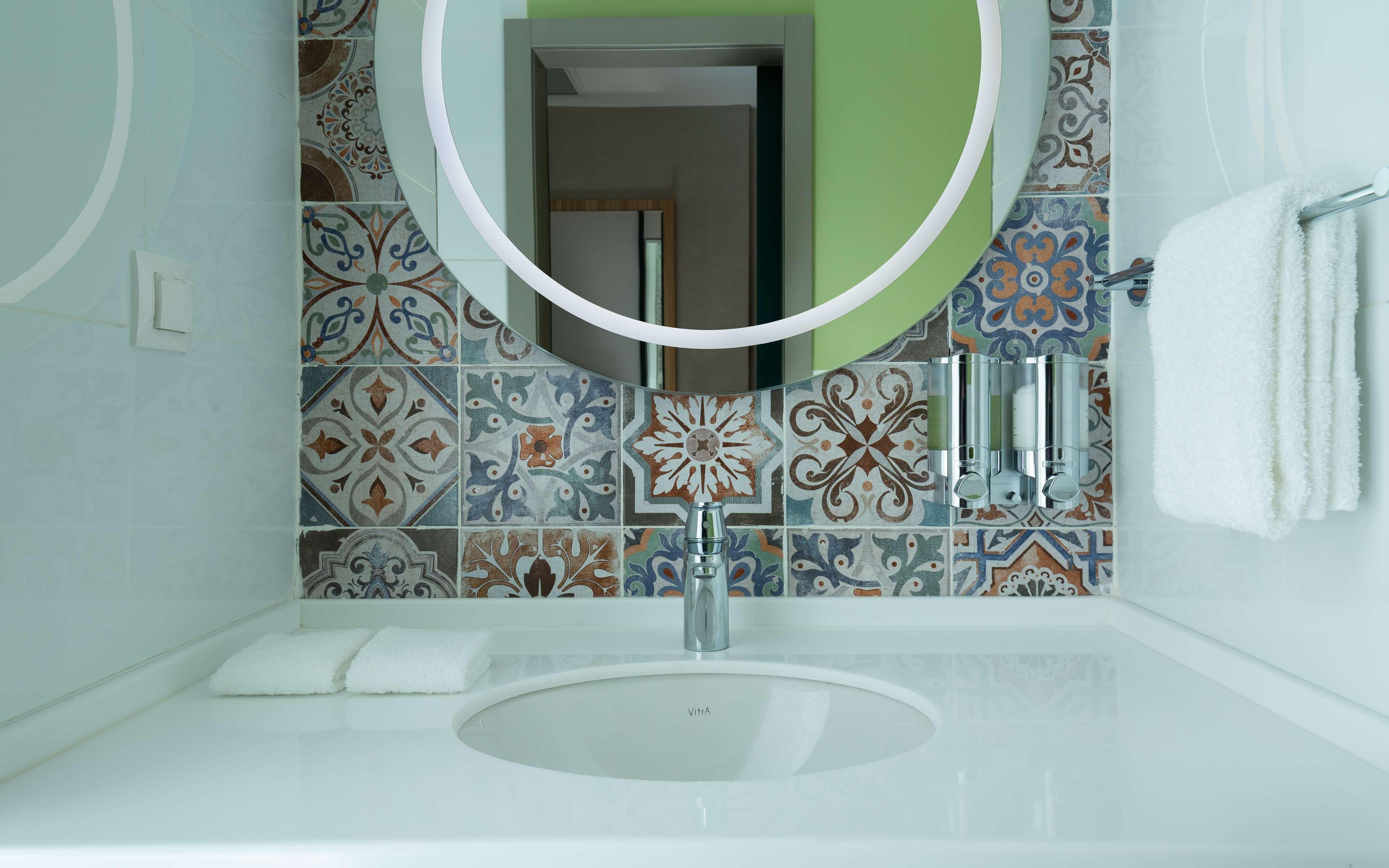 Double Queen Size Bed