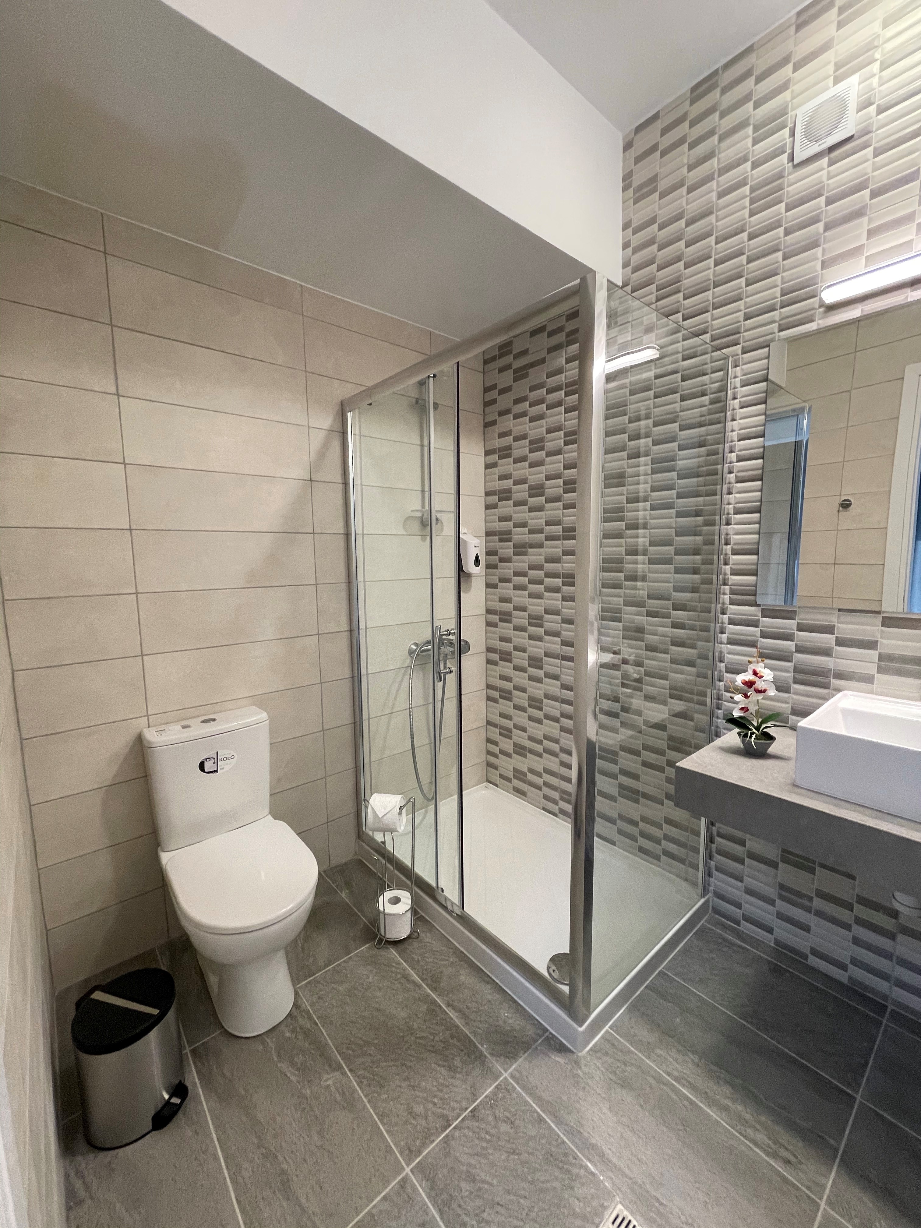 Double or Twin One Bedroom One Bathroom