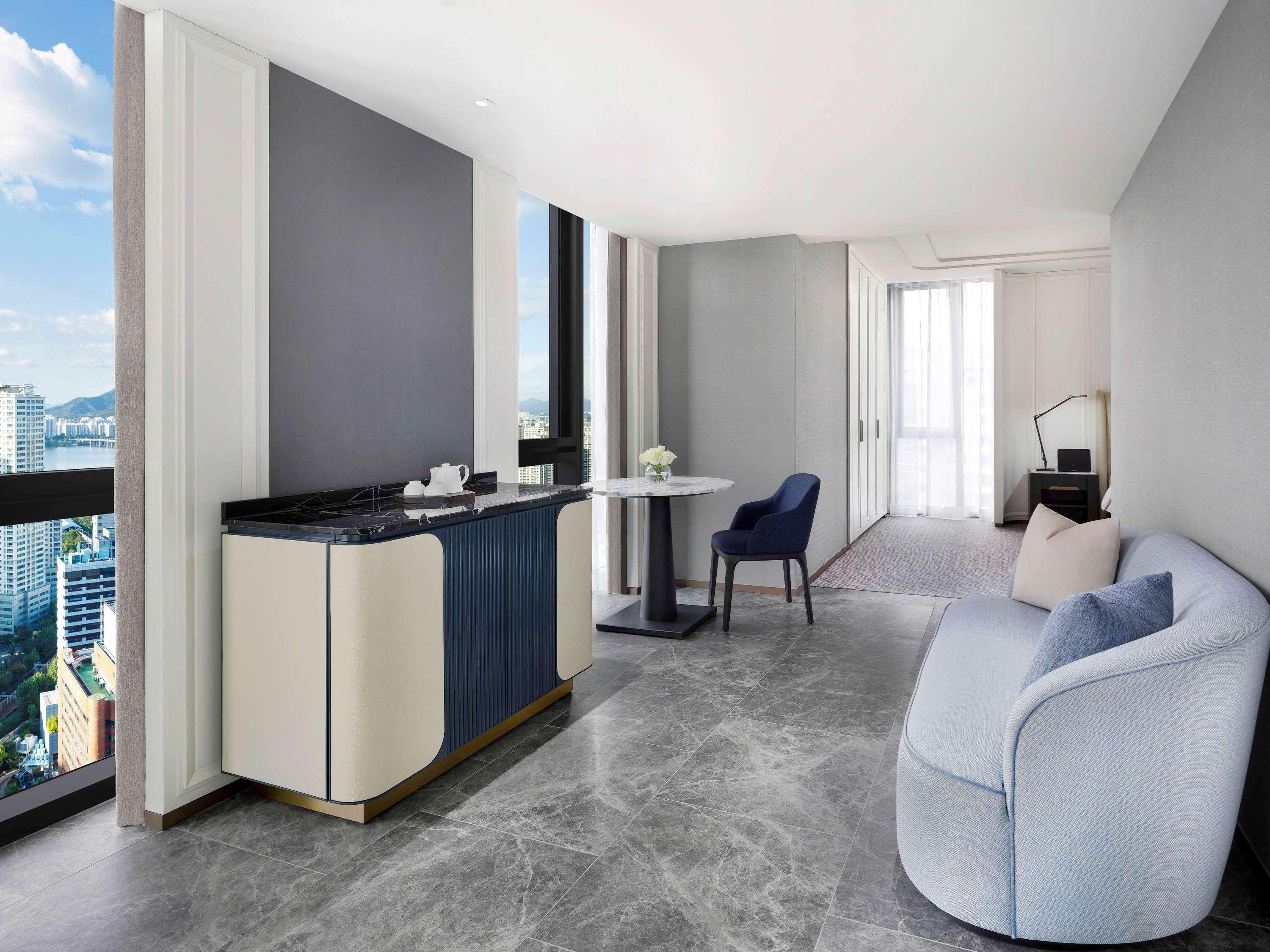 Family Room King Size Bed