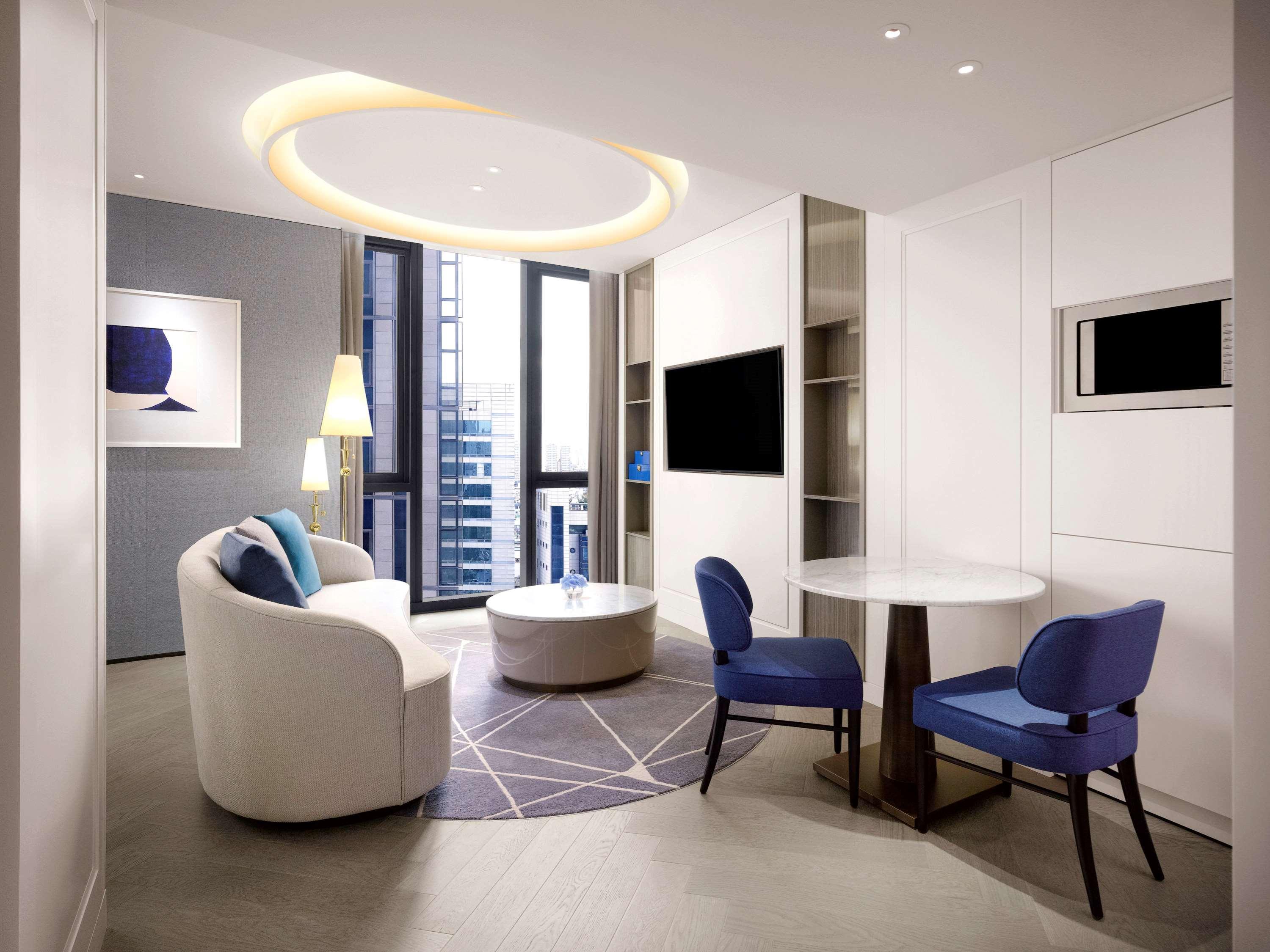 Studio King Size Bed