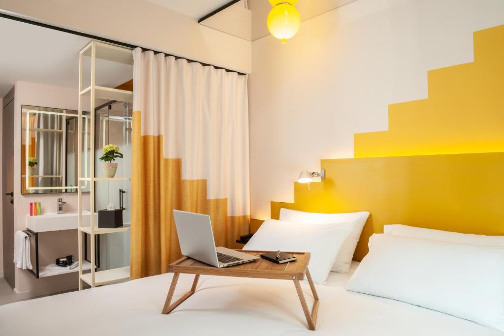 Double Queen Size Bed