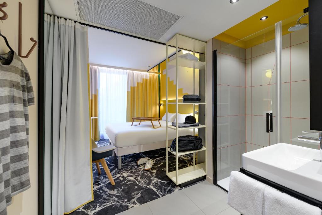 Double Queen Size Bed