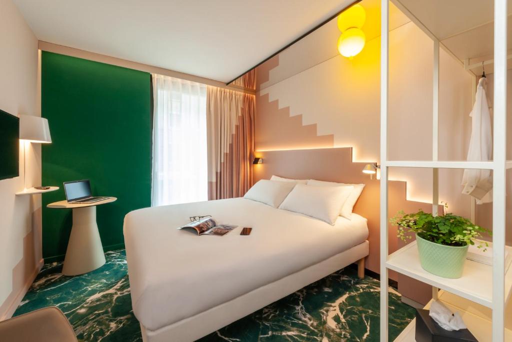 Double Queen Size Bed