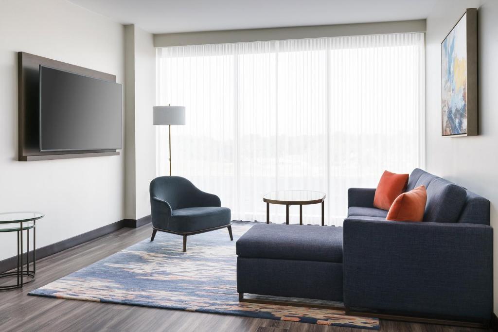 Double City View King Bed