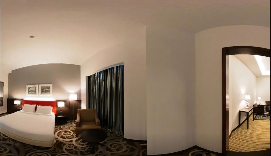 Studio Business King Bed