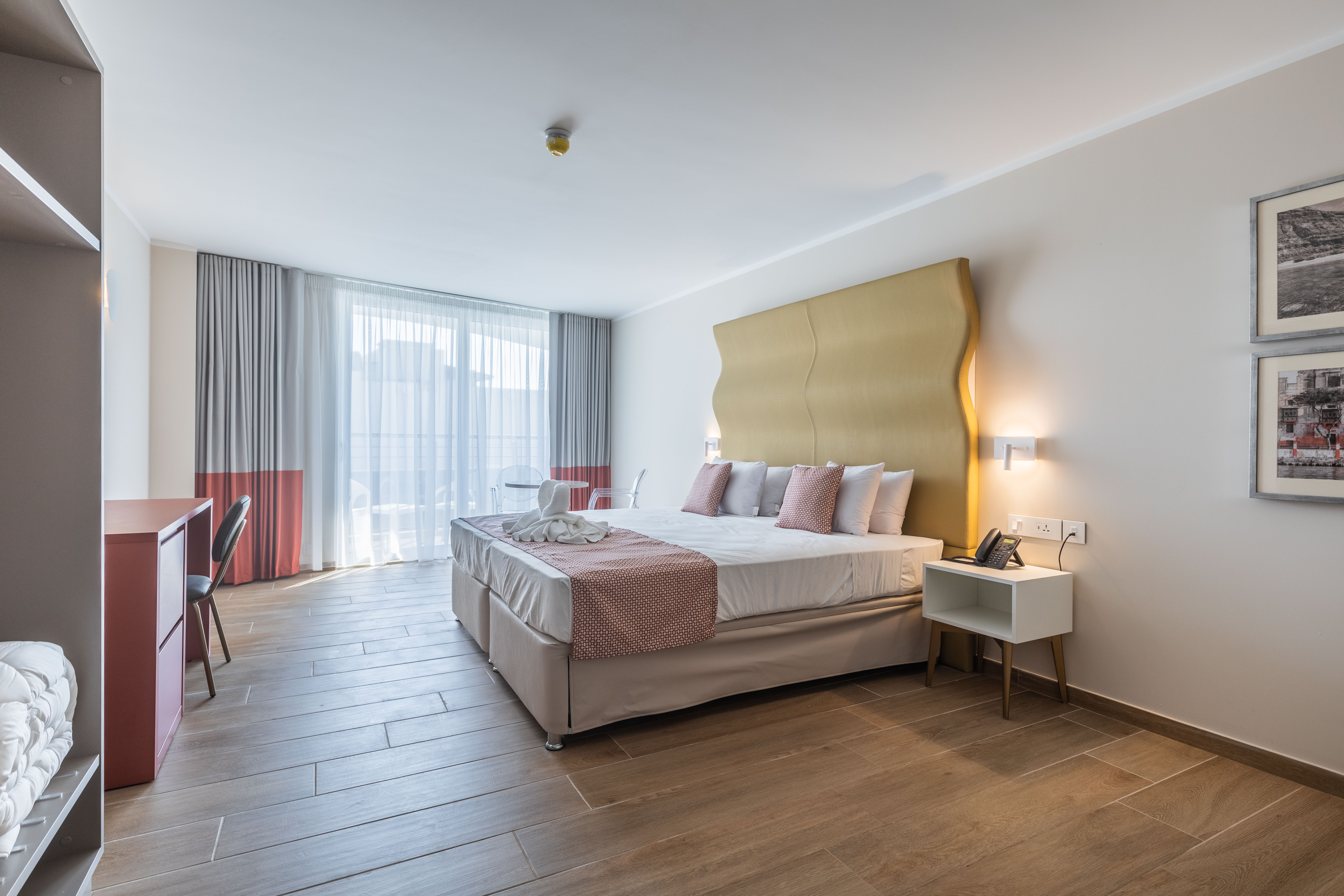 Double or Twin Side Sea View