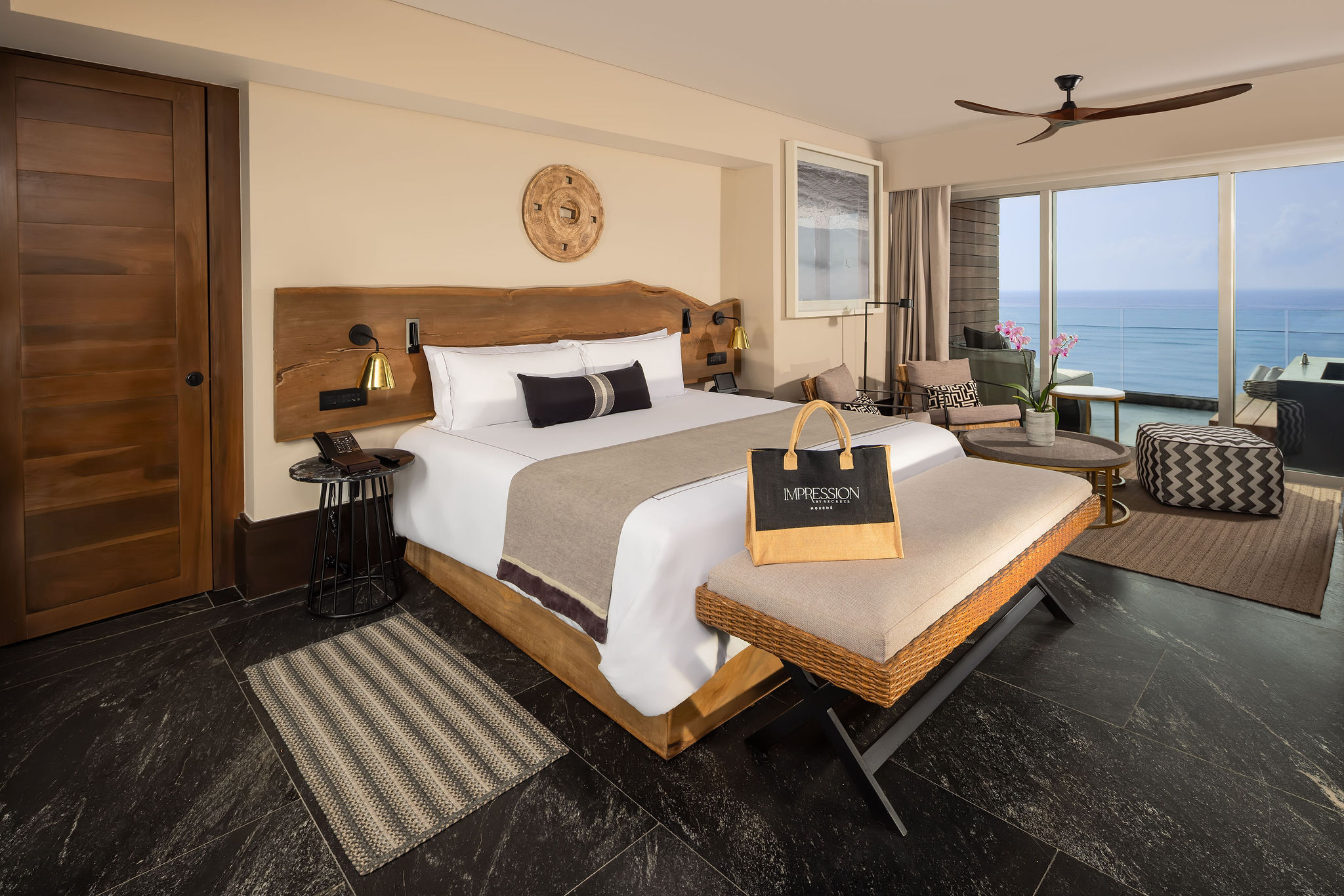 Suite Ocean Front King Bed