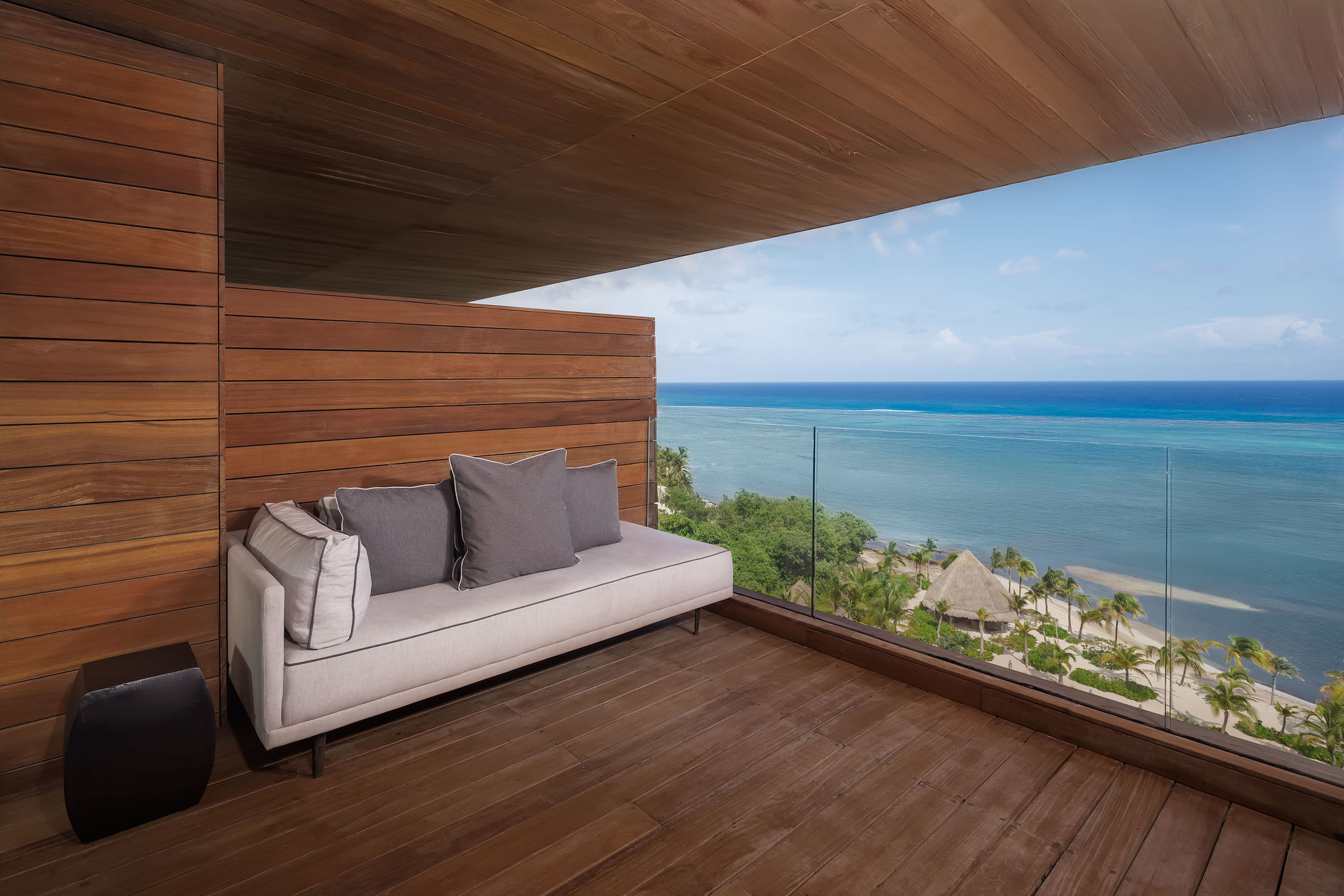 Suite Ocean Front King Bed