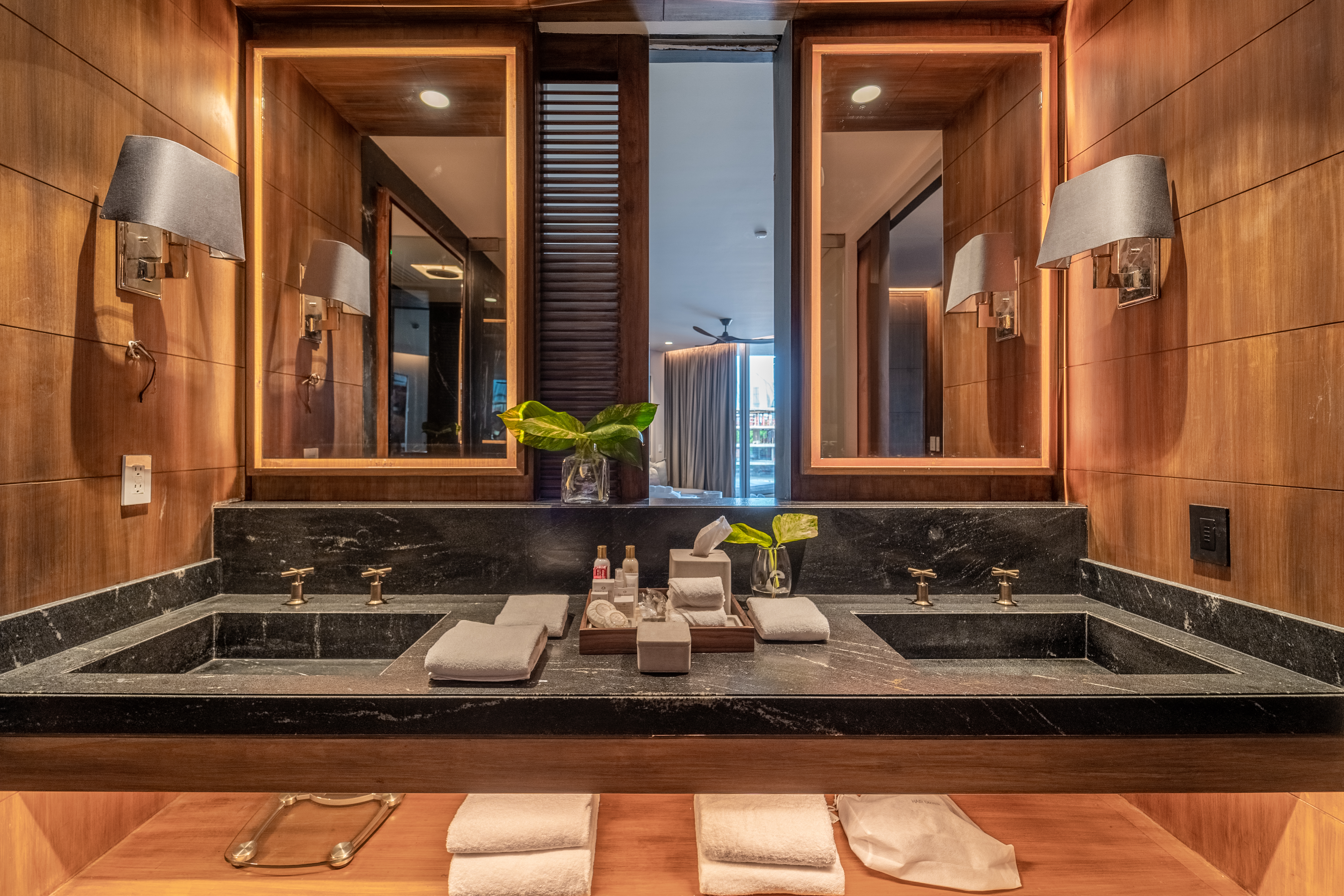 Suite Ocean View King Bed