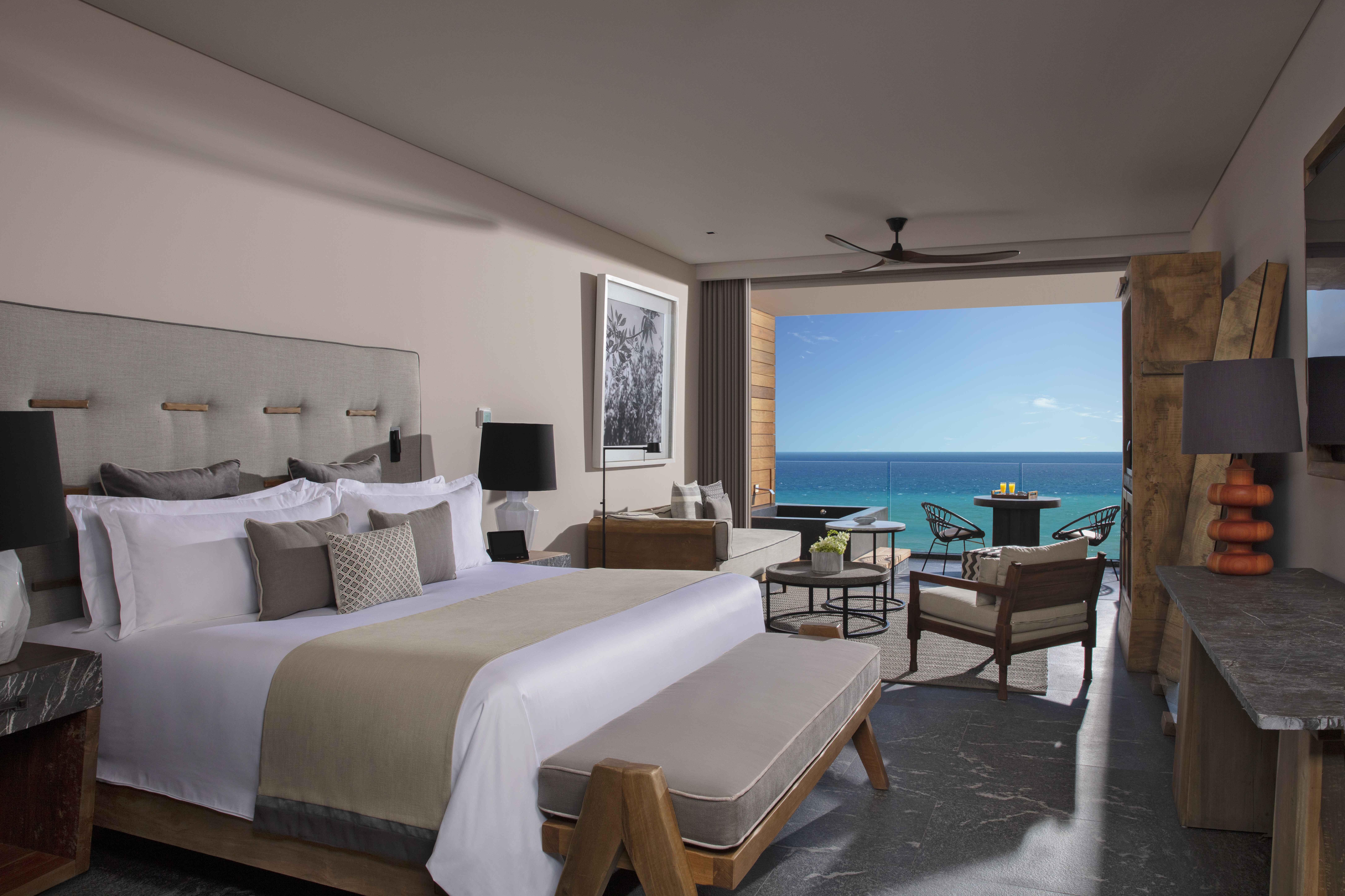 Suite Ocean Front King Bed