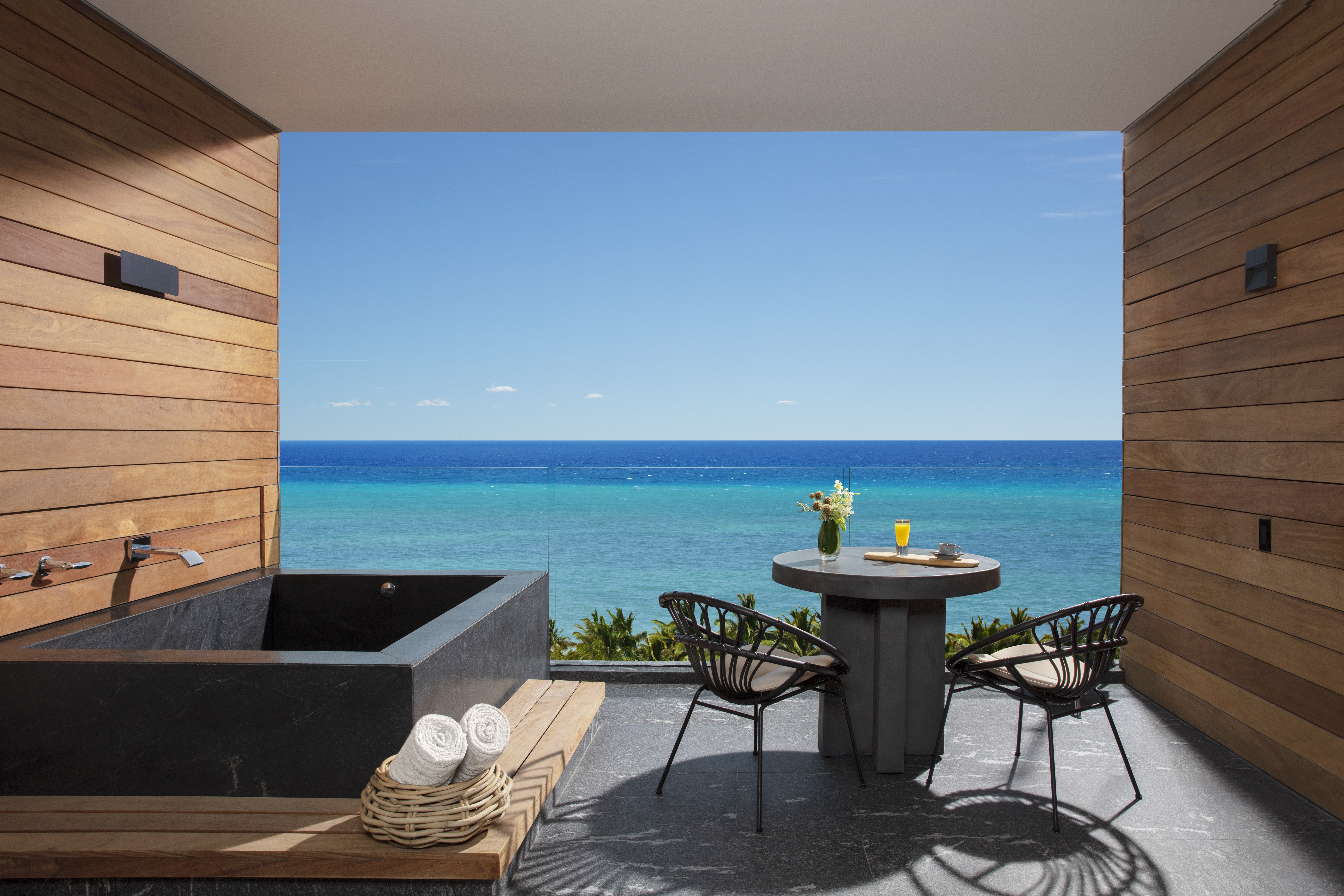 Suite Ocean Front King Bed