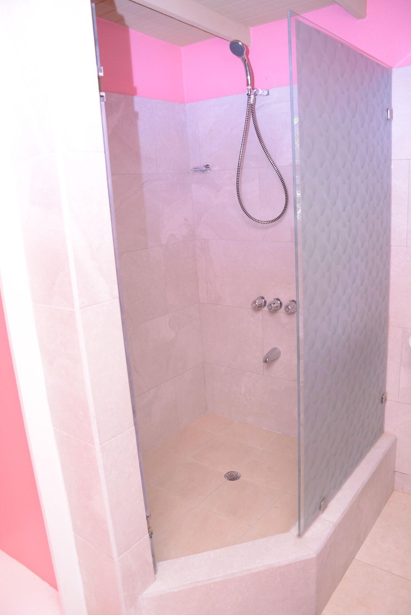 Studio Deluxe Queen Bed