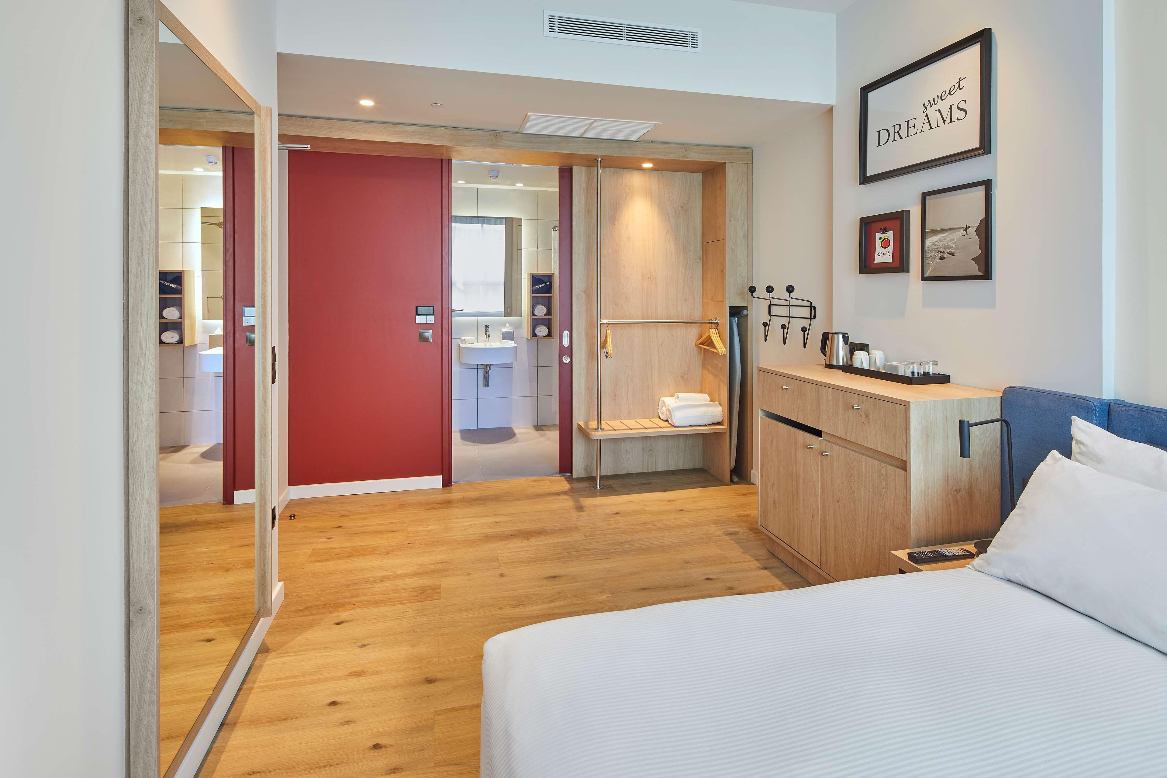 Double Accessible-queen Size Bed