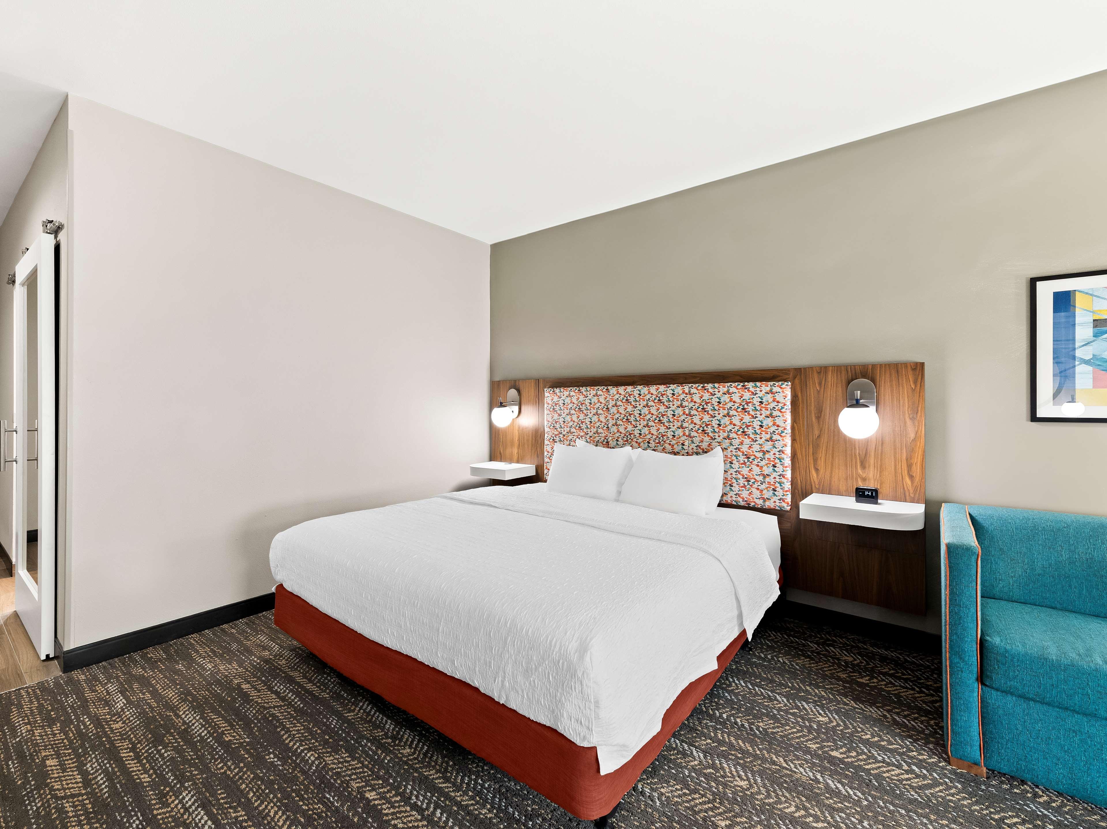 Studio Accessible King Size Bed