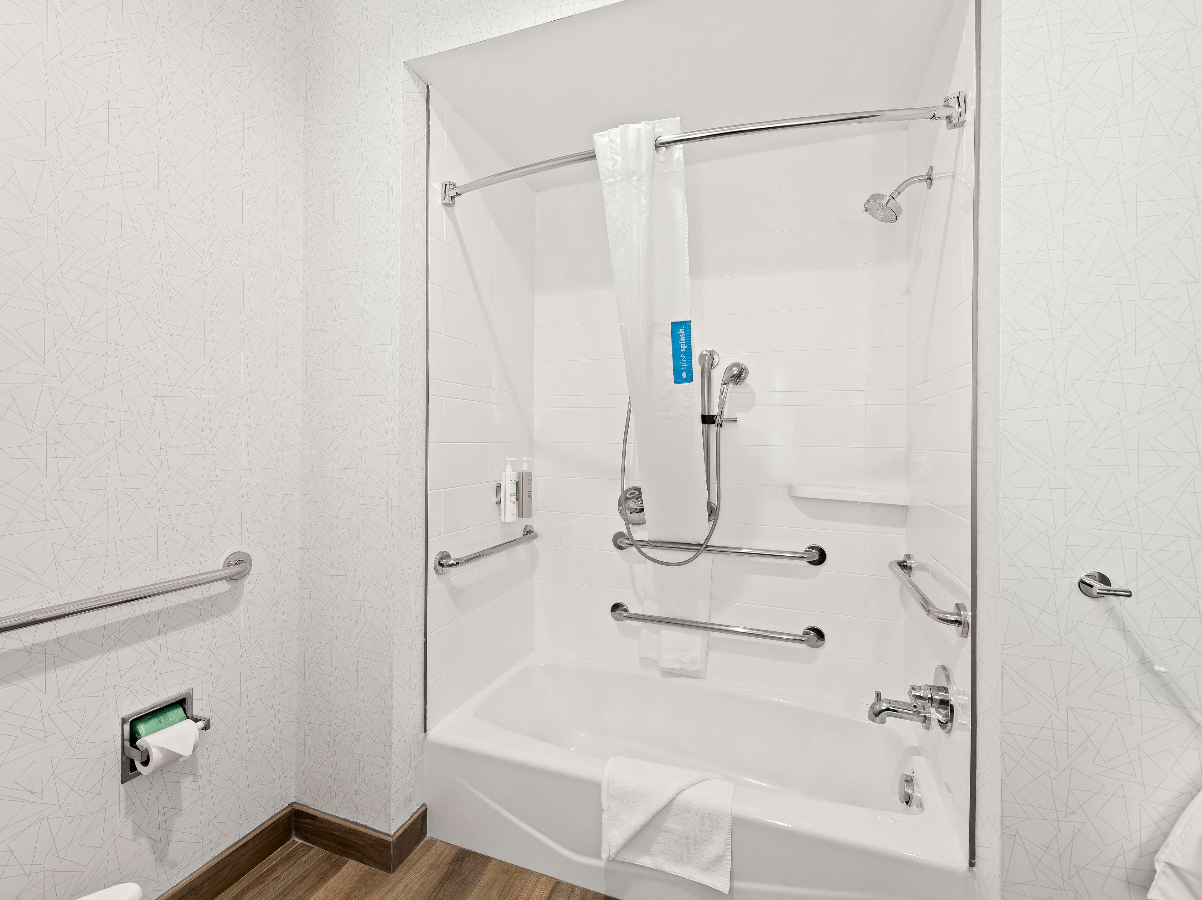 Studio Accessible King Size Bed