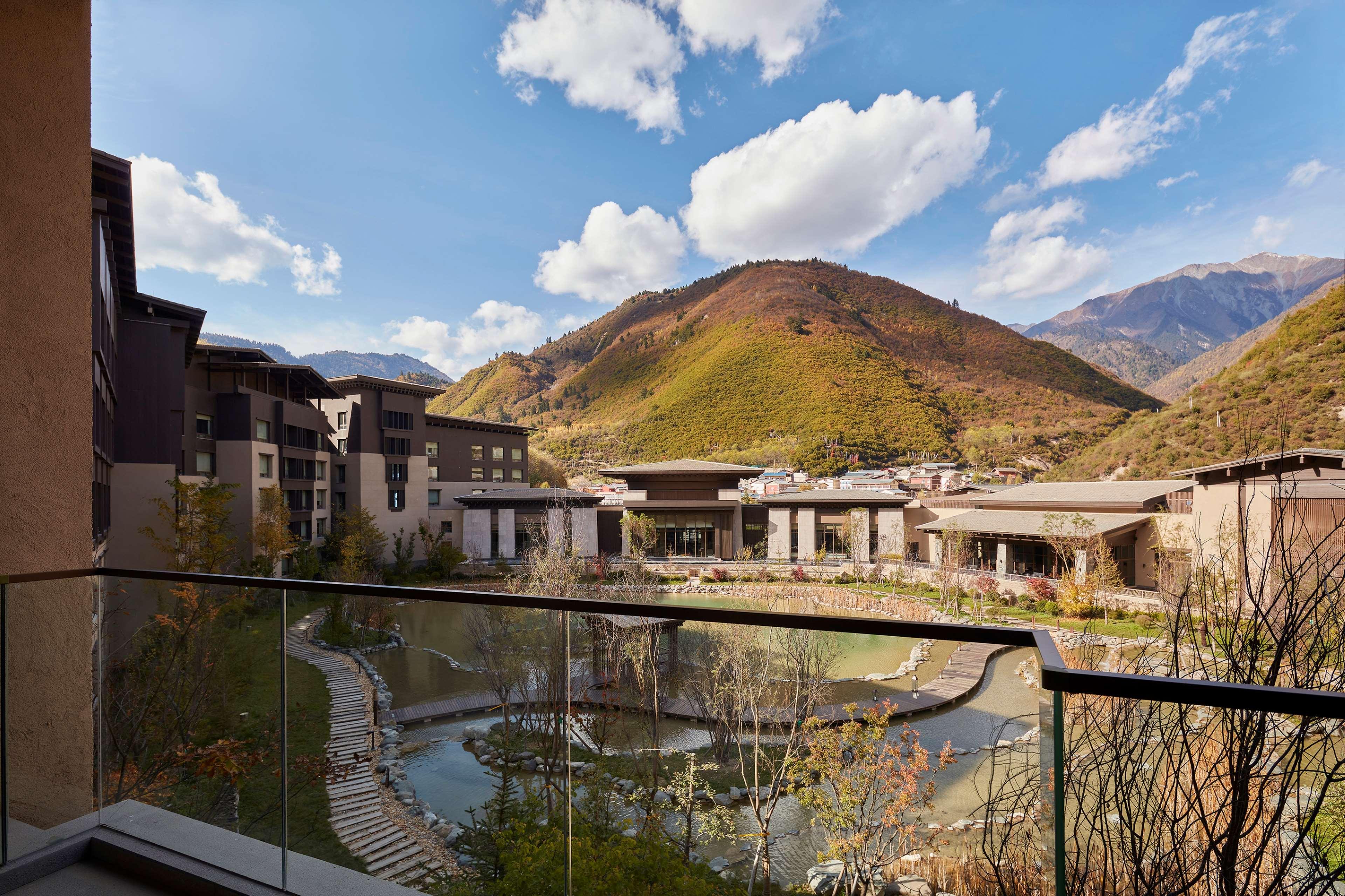 Twin Deluxe with Views