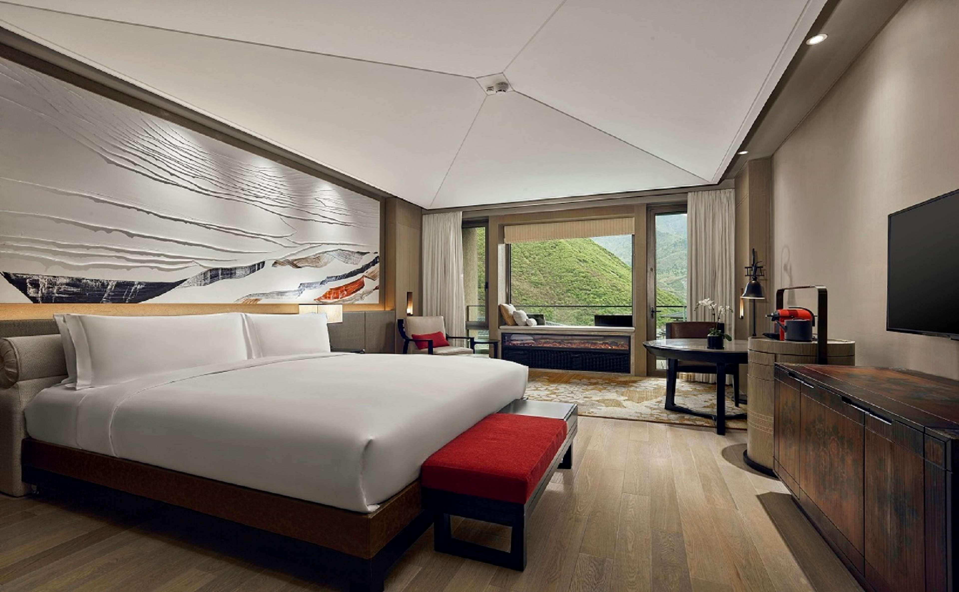 Double Deluxe King Bed