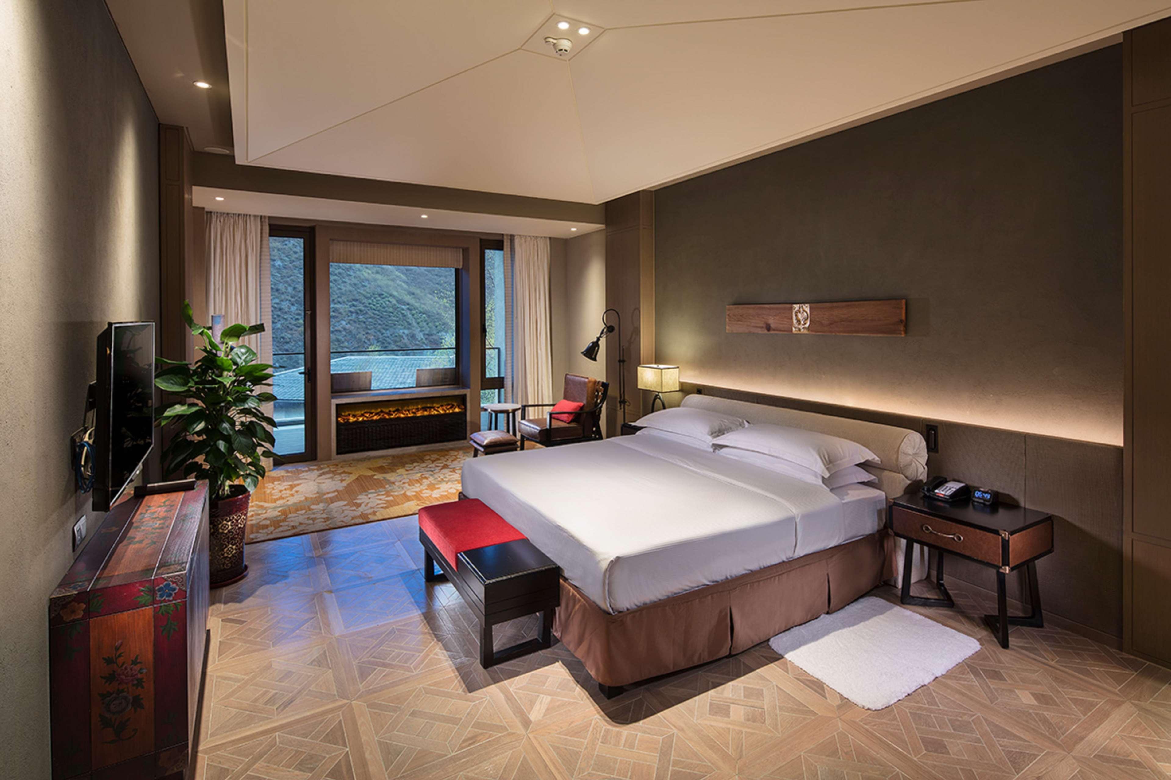 Double Deluxe King Bed