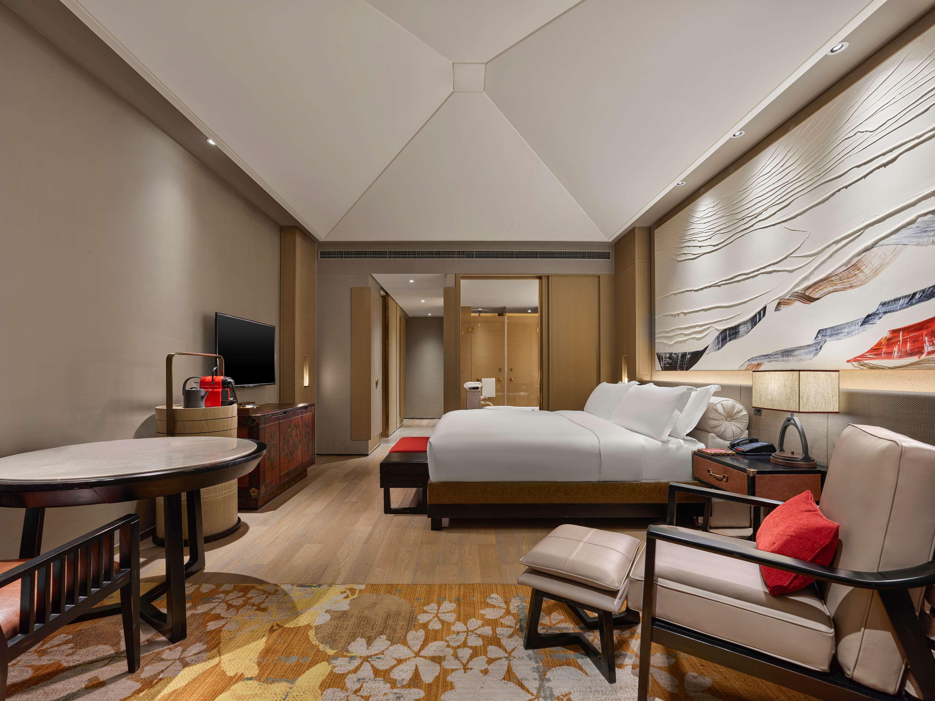 Double Deluxe King Bed