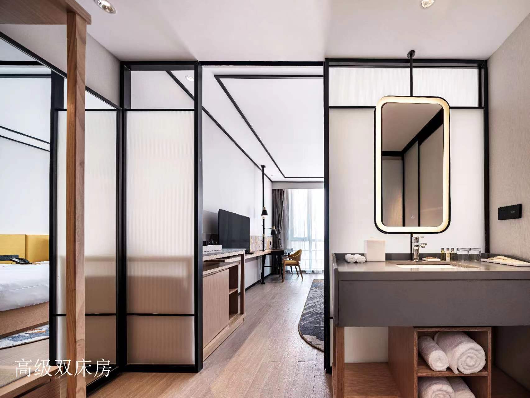 Double Deluxe King Bed