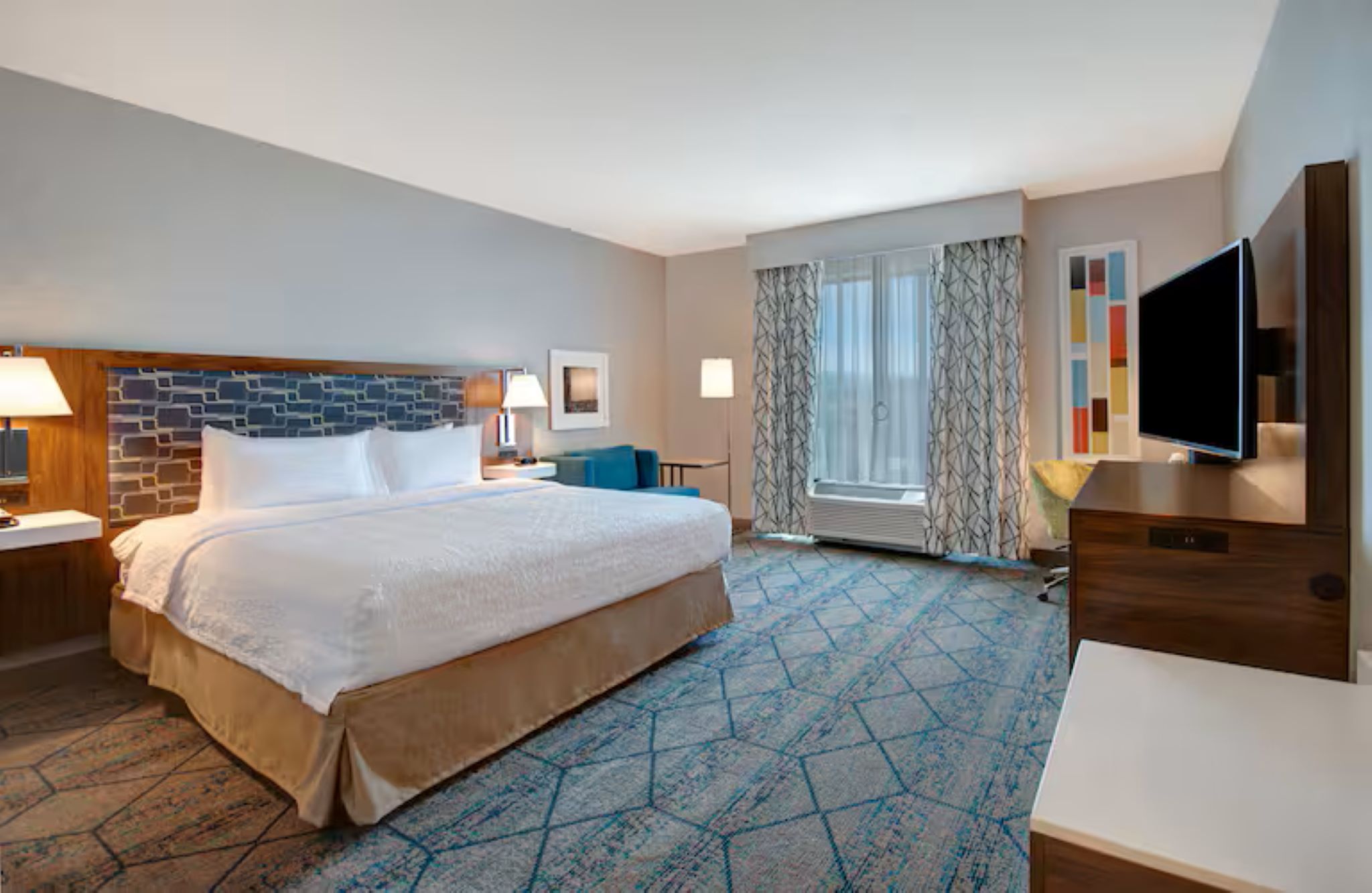 Suite Accessible King Size Bed