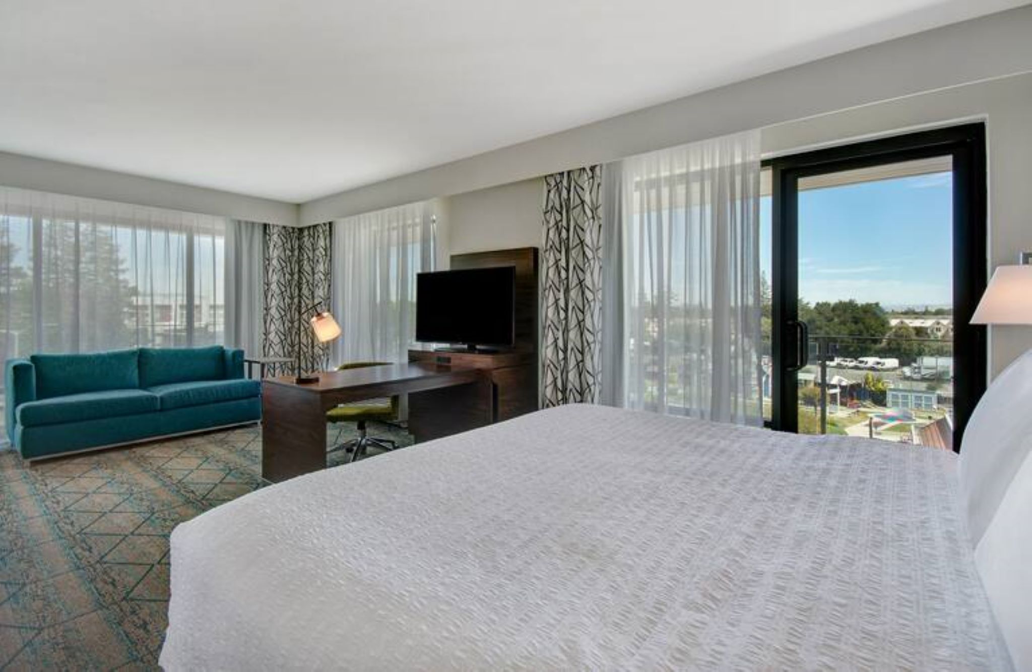 Studio Accessible King Size Bed