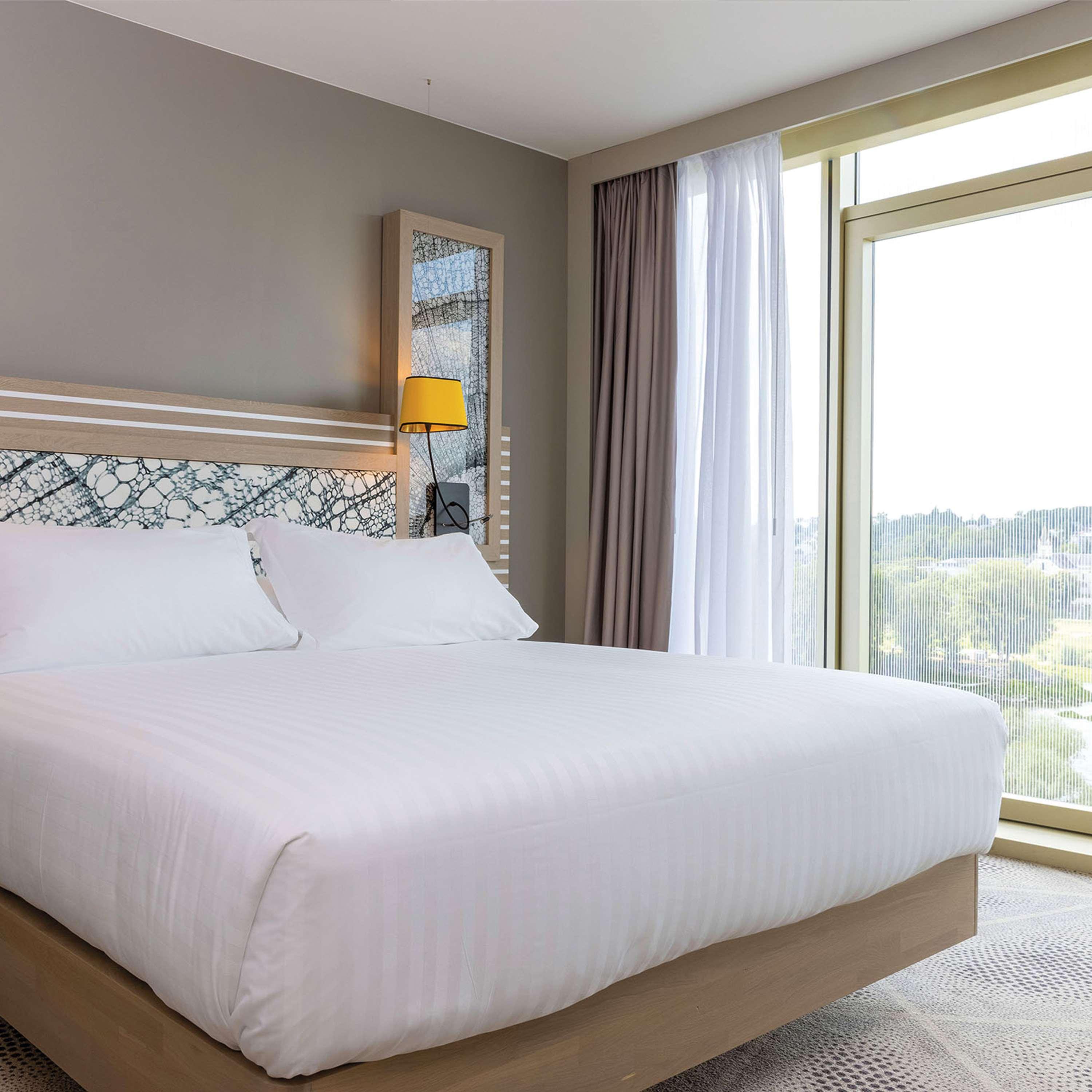 Room Connecting Room