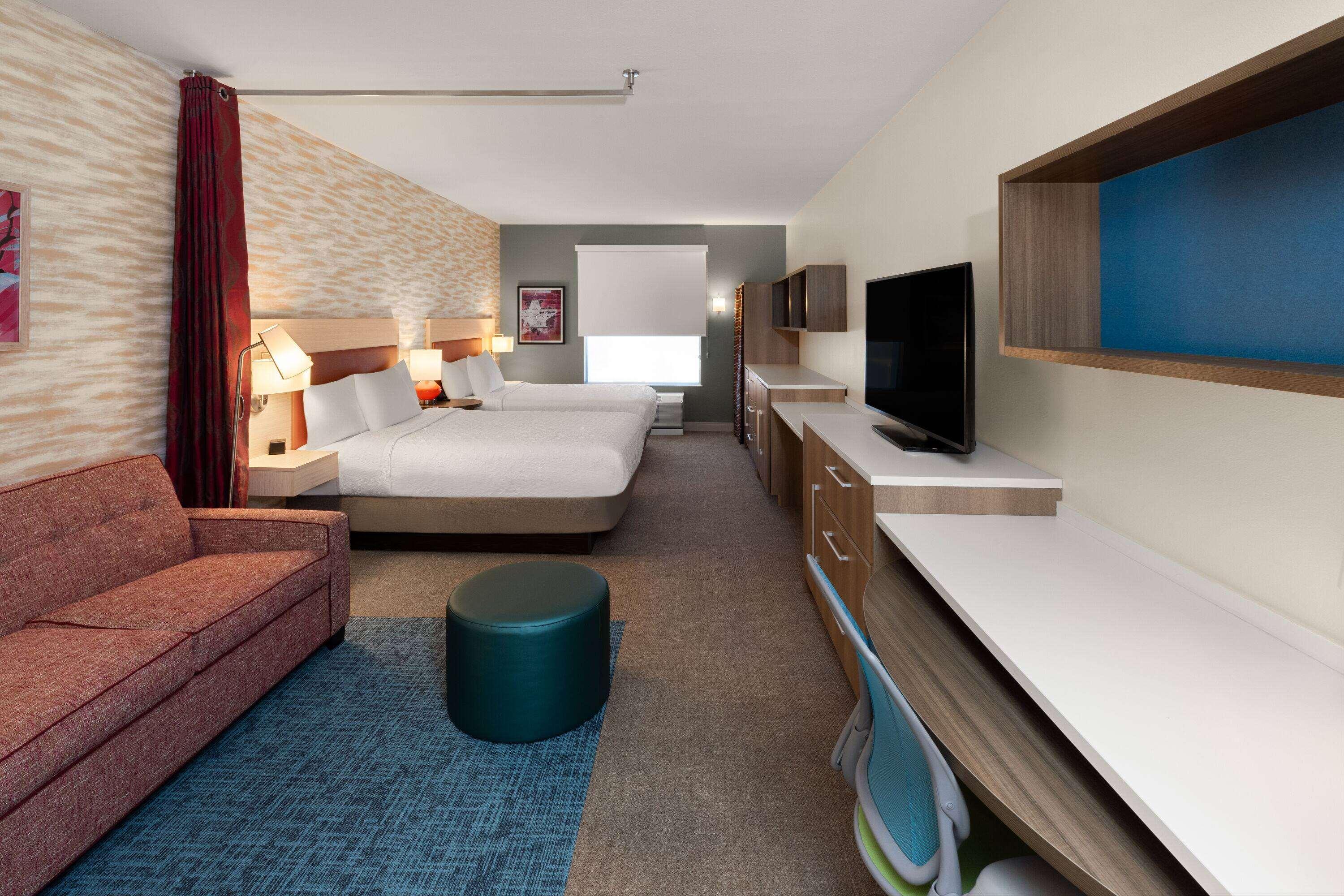 Studio Two Queen Beds