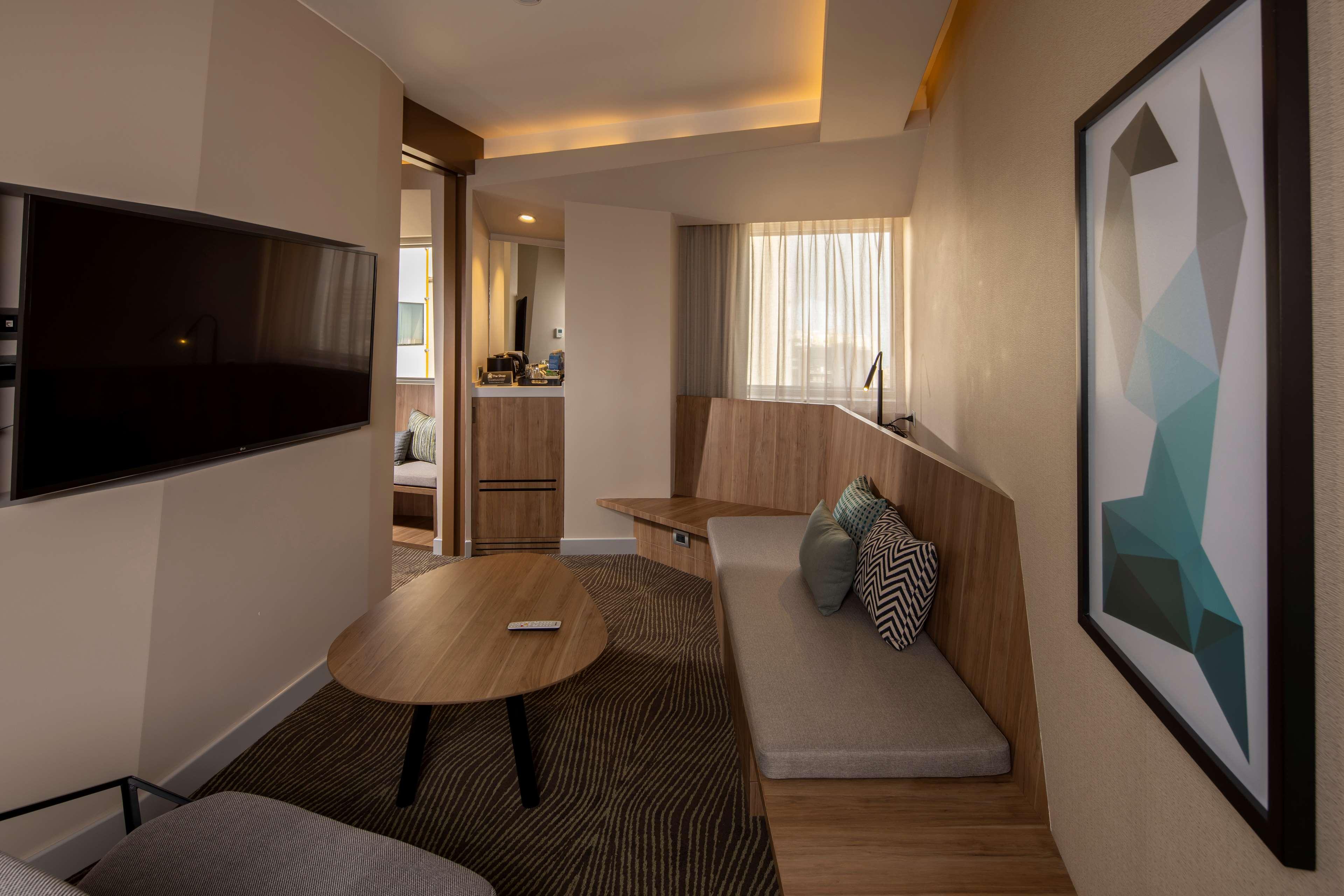 Junior Suite Queen Size Bed