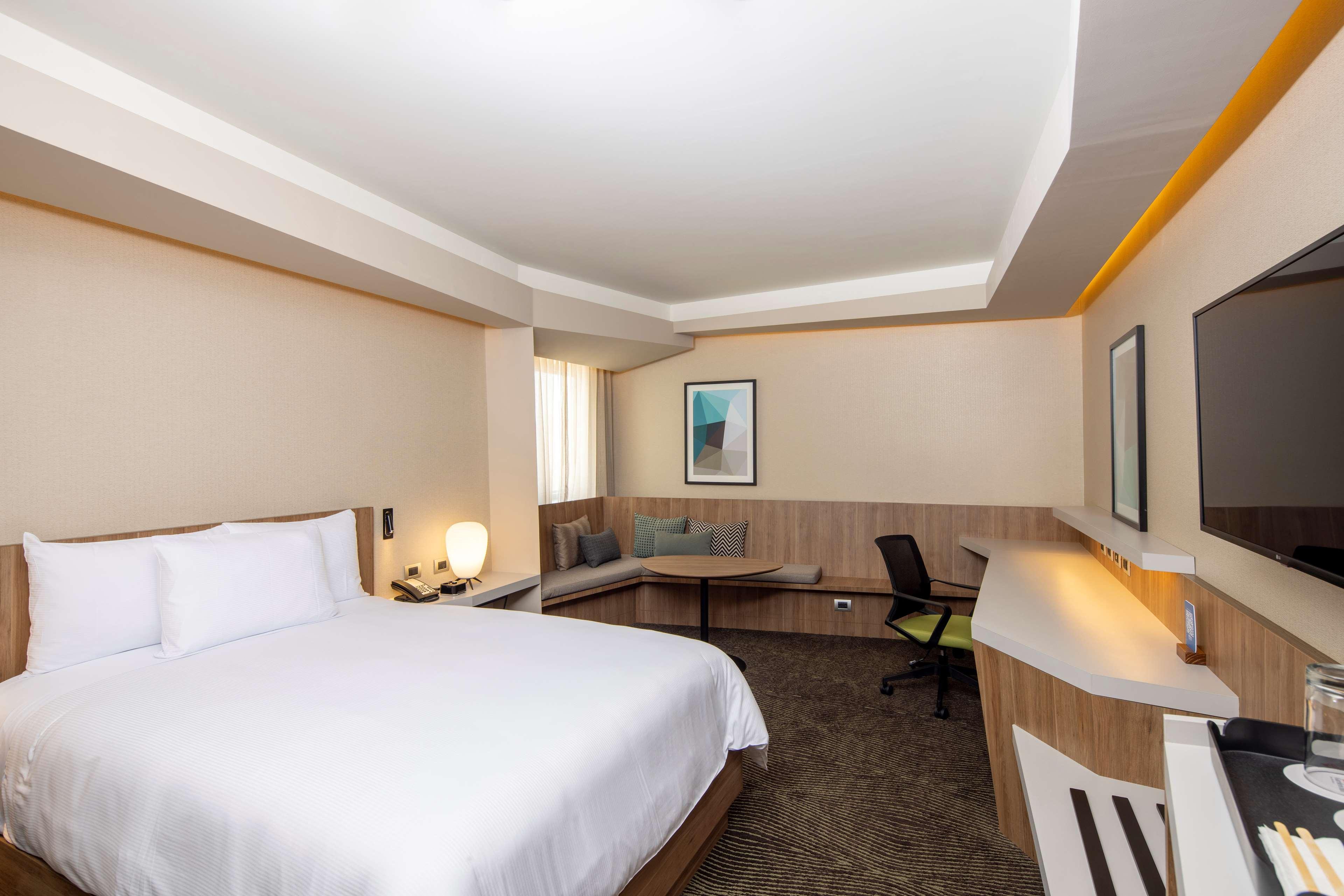 Junior Suite Queen Size Bed