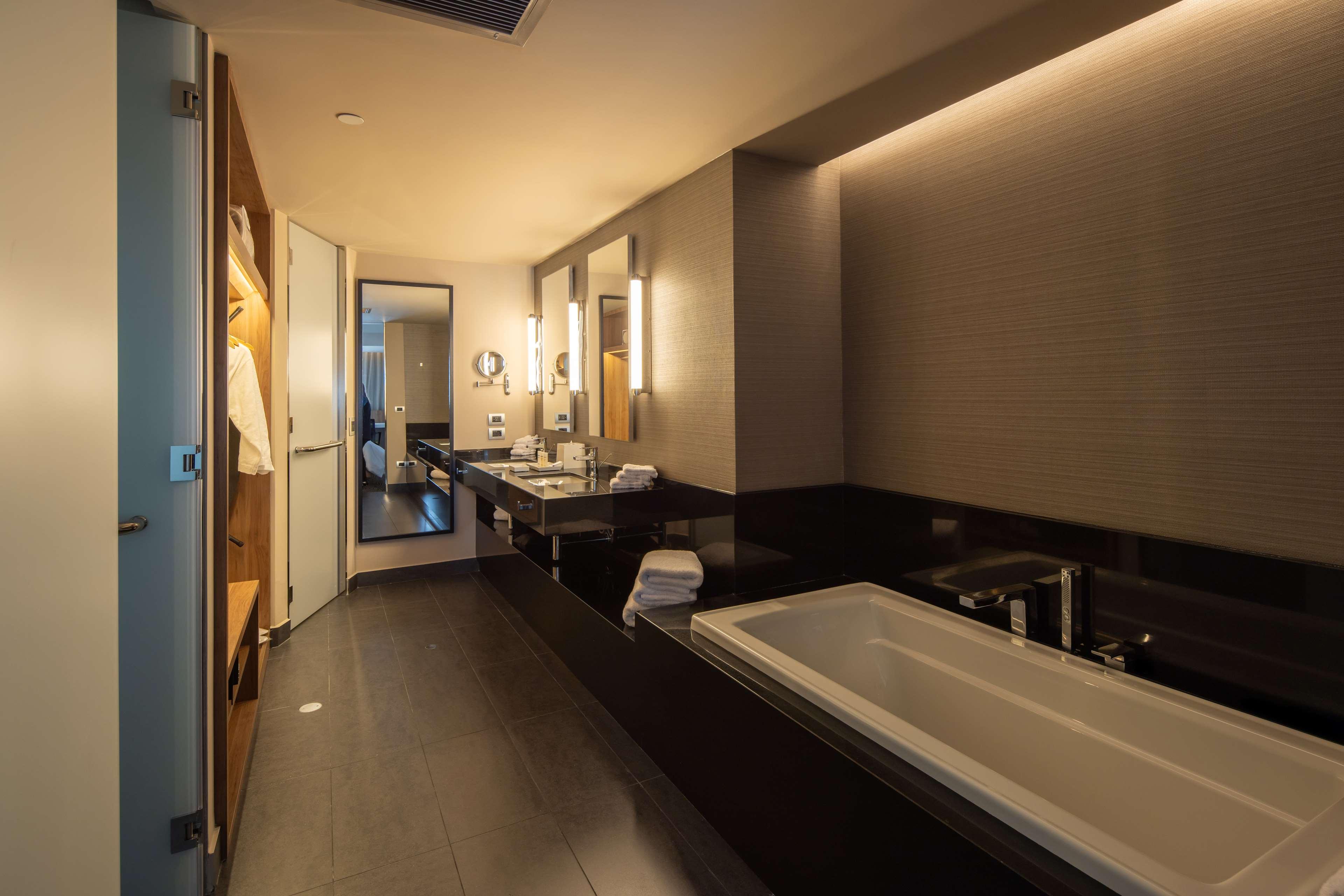 Suite Queen Size Bed