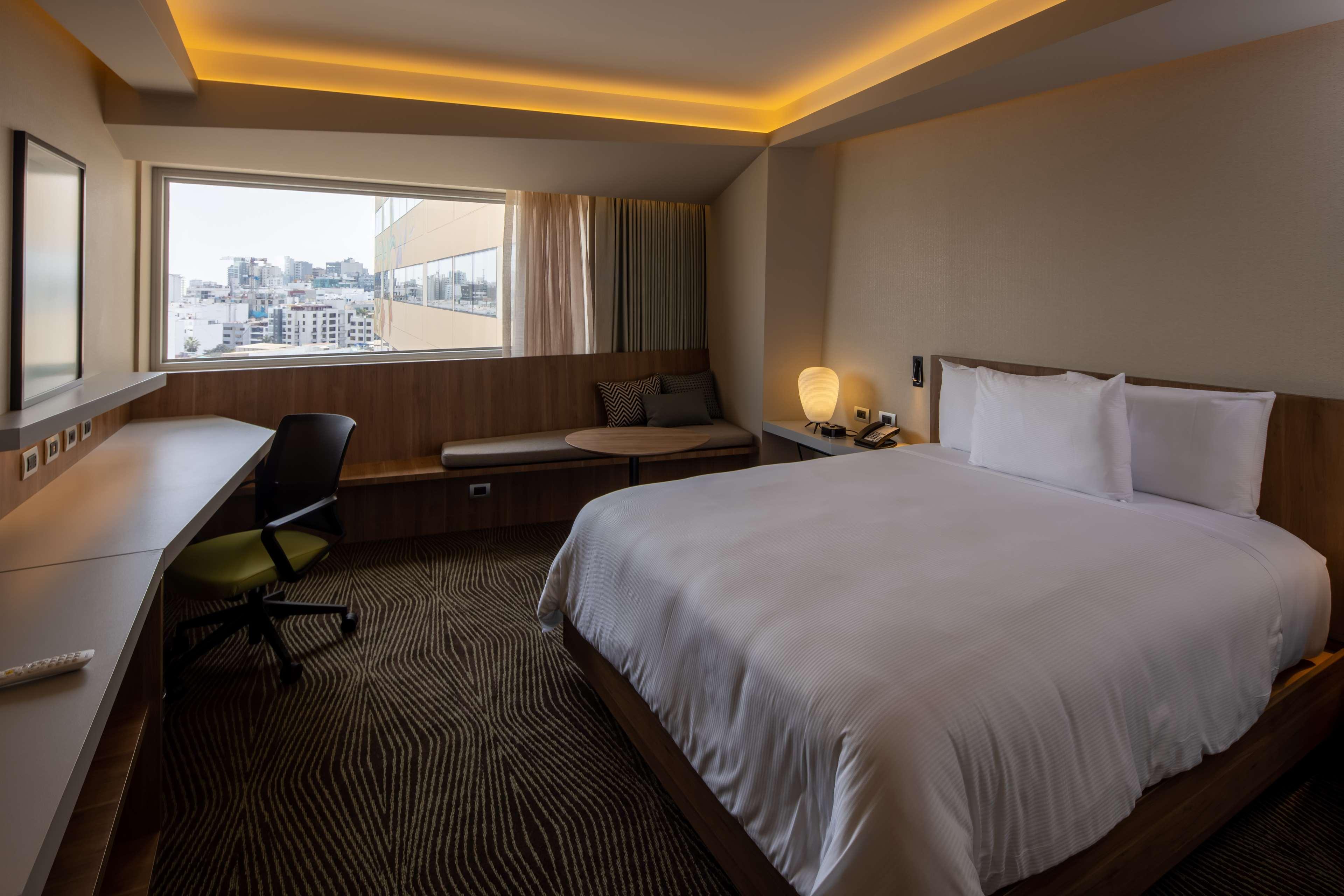 Double City View Queen Bed