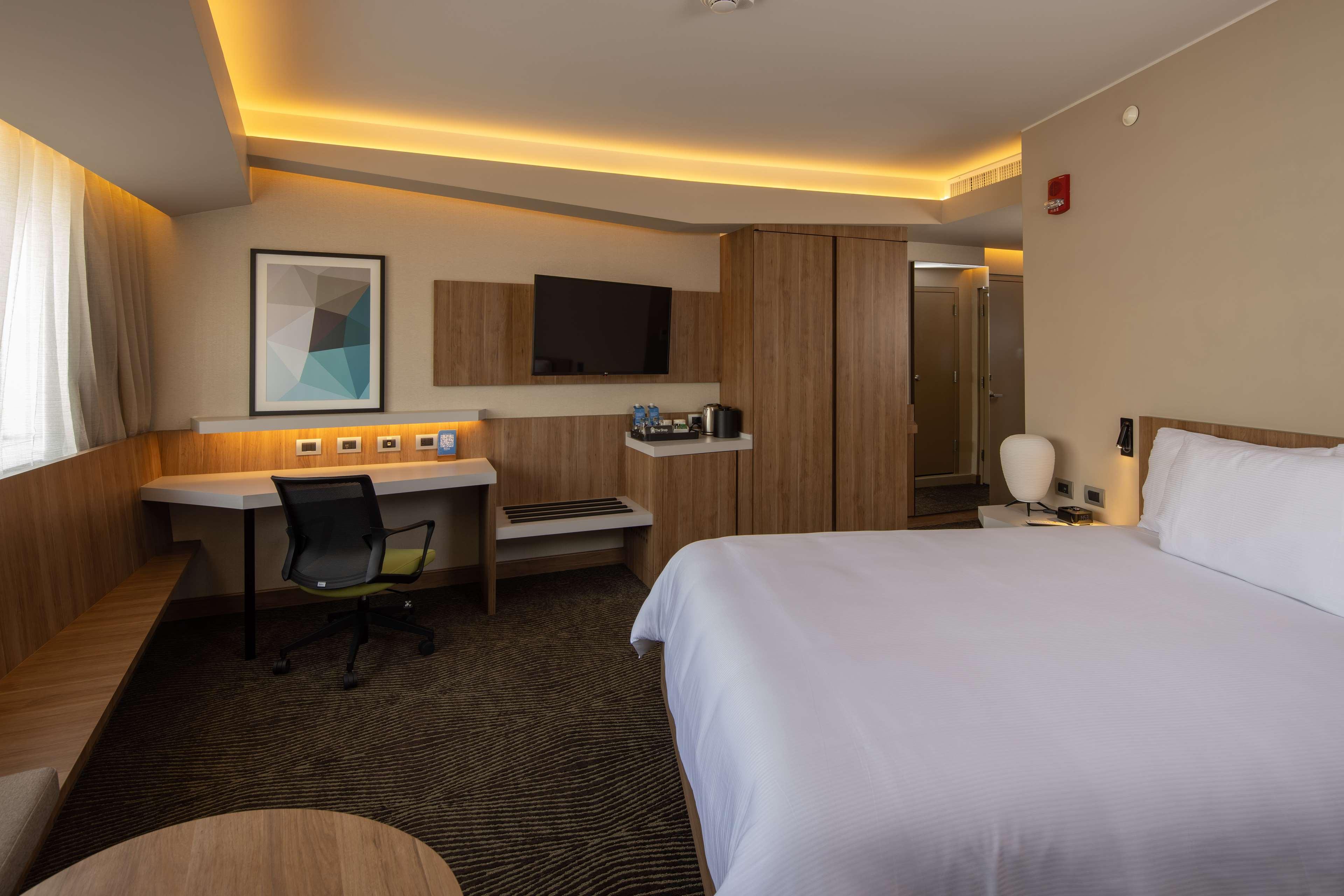 Double Accessible-queen Size Bed