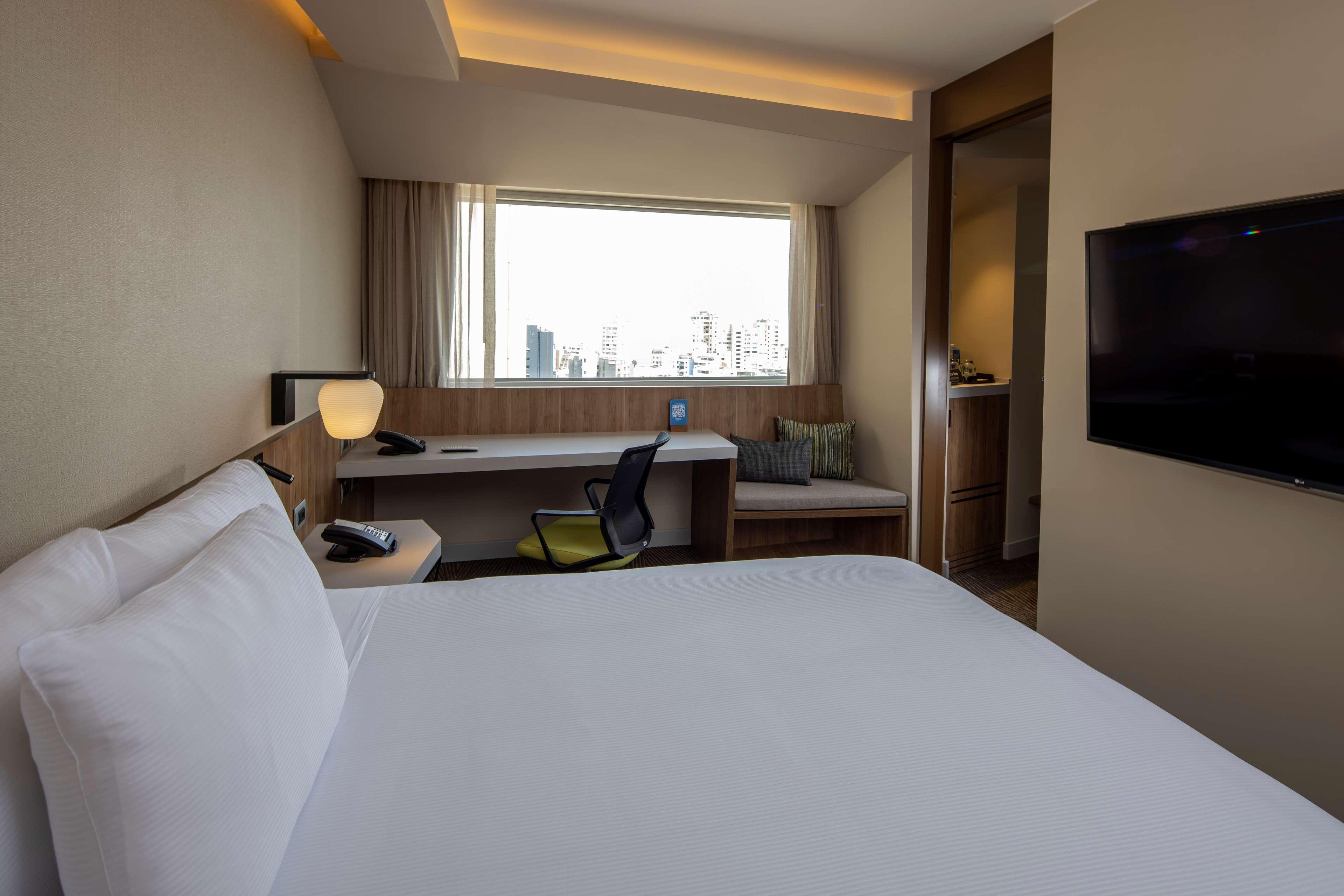 Junior Suite Queen Size Bed