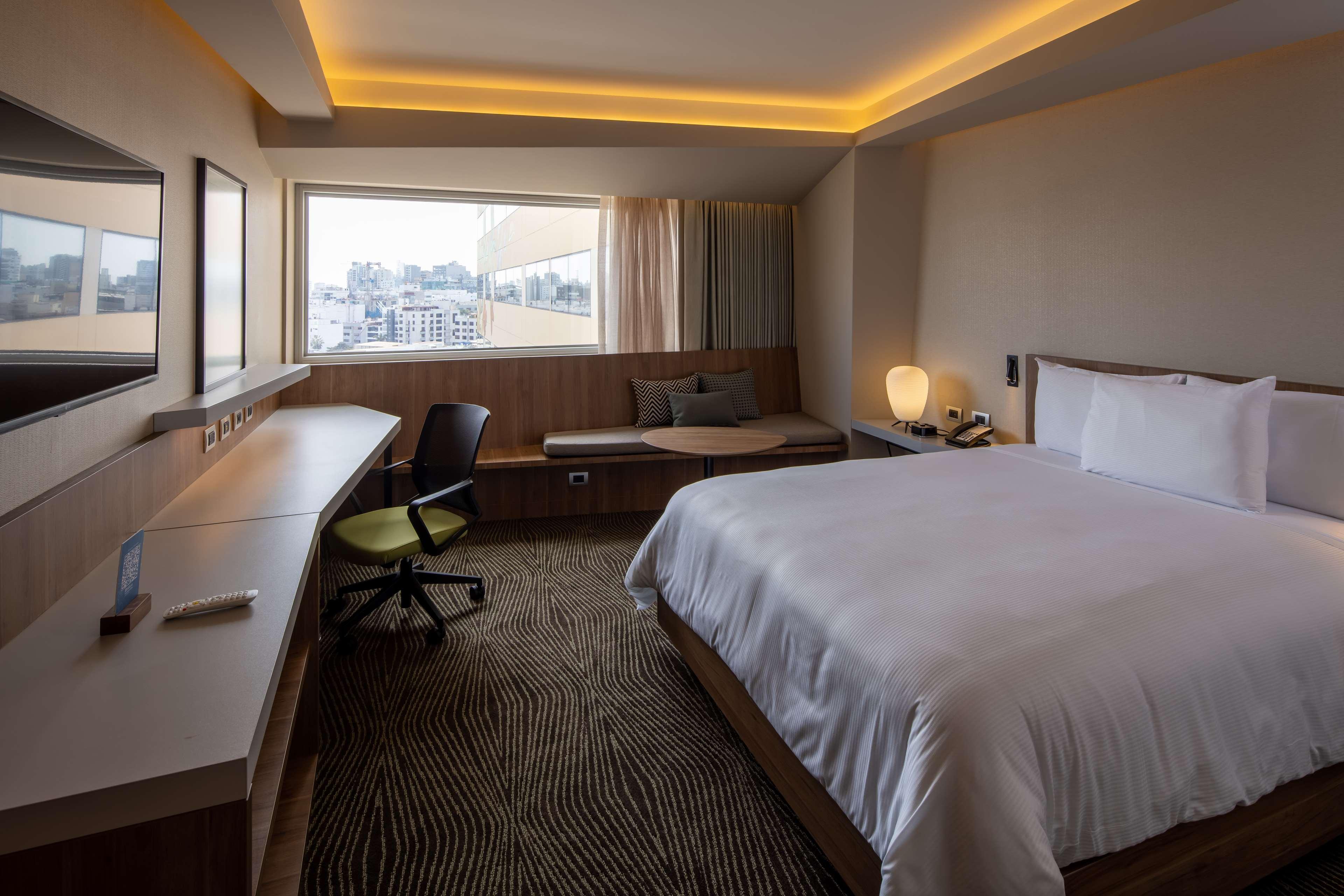 Double City View Queen Bed