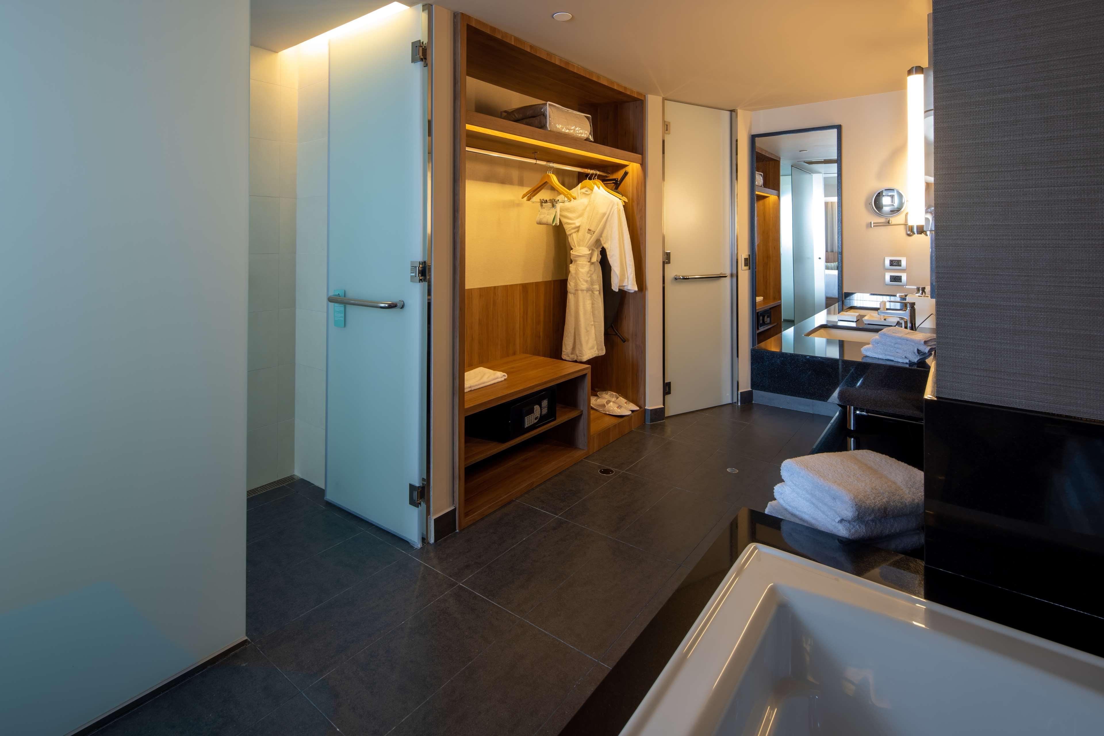 Suite Queen Size Bed