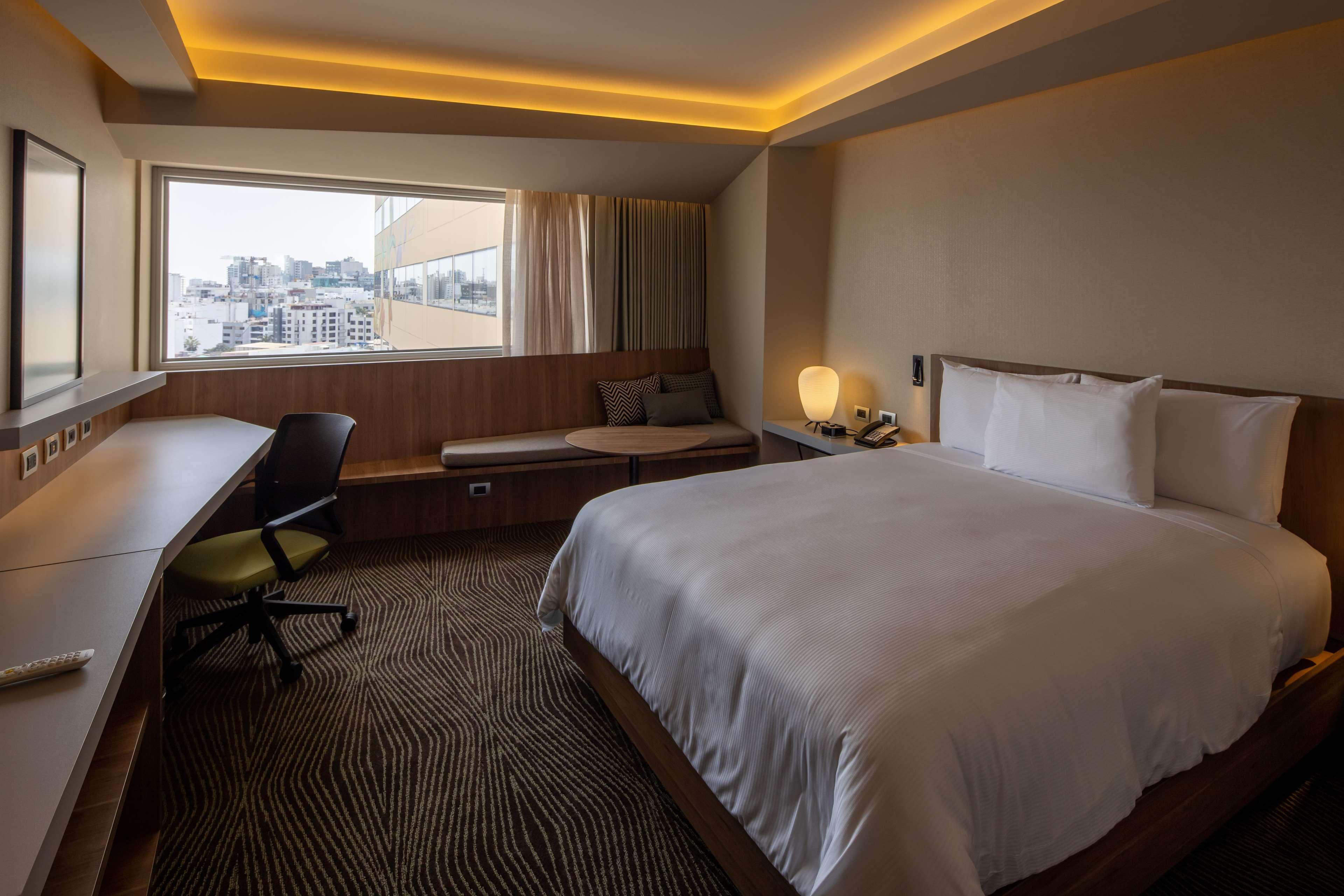 Double City View Queen Bed