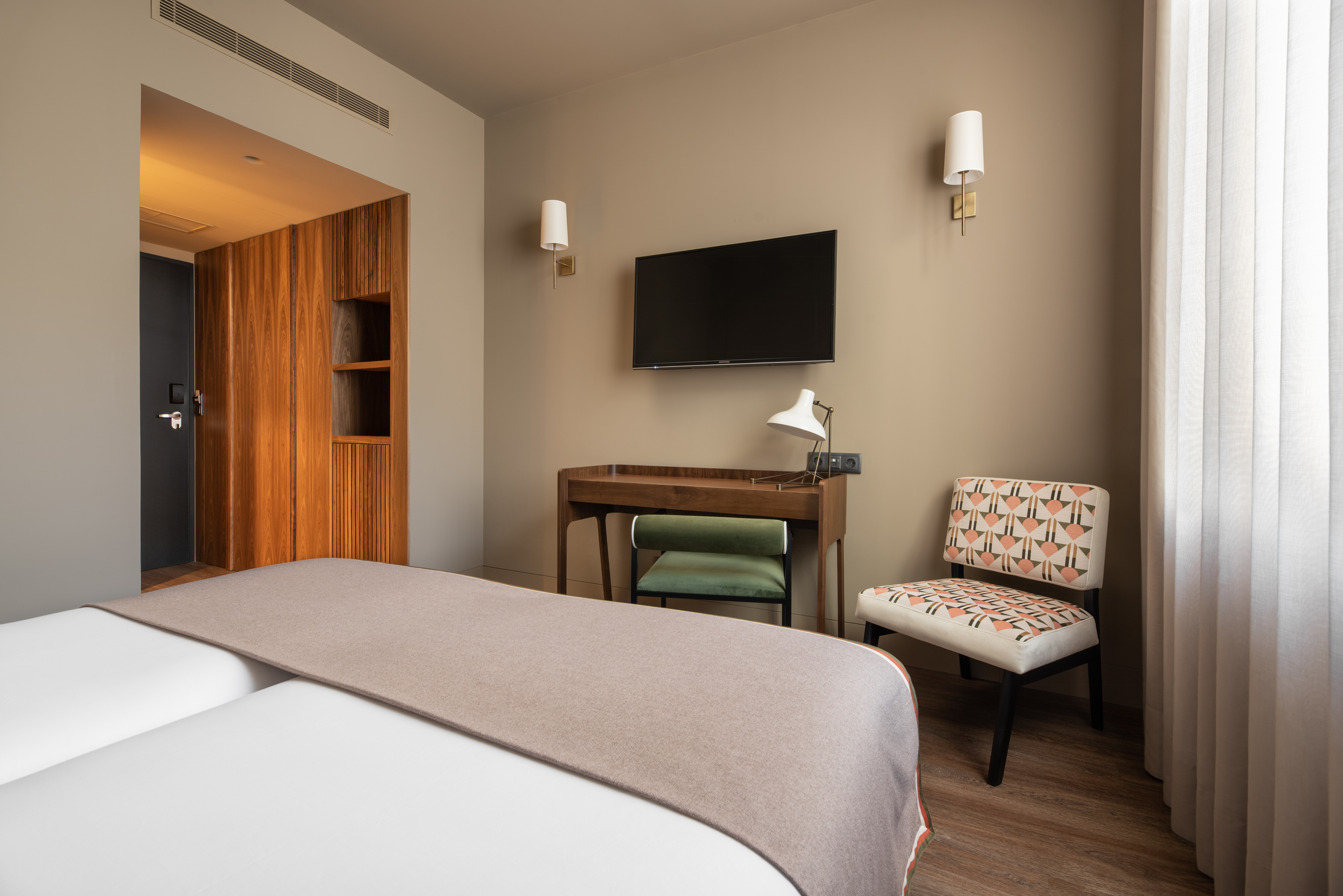 Double or Twin Standard