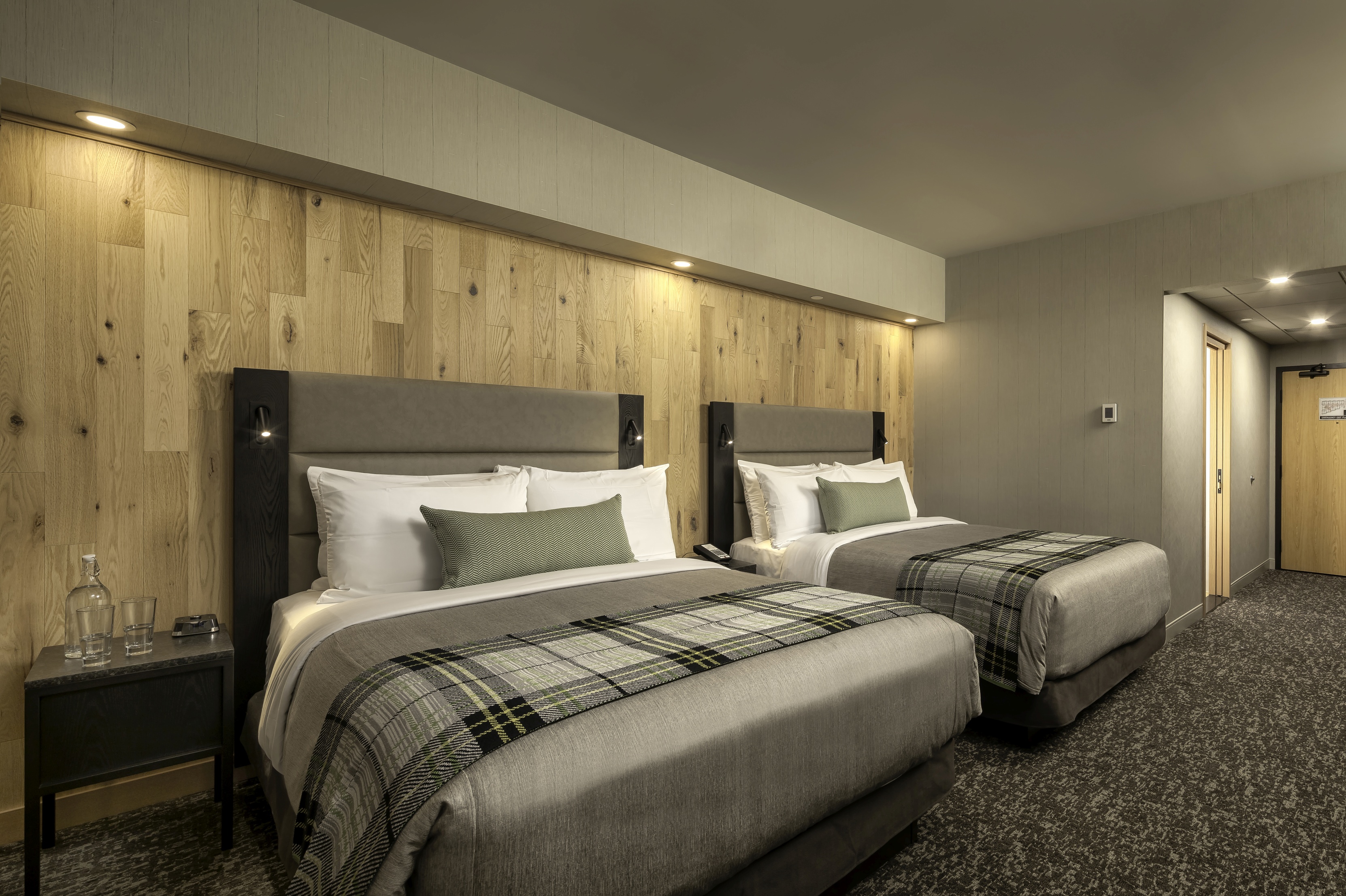 Studio Two Queen Beds