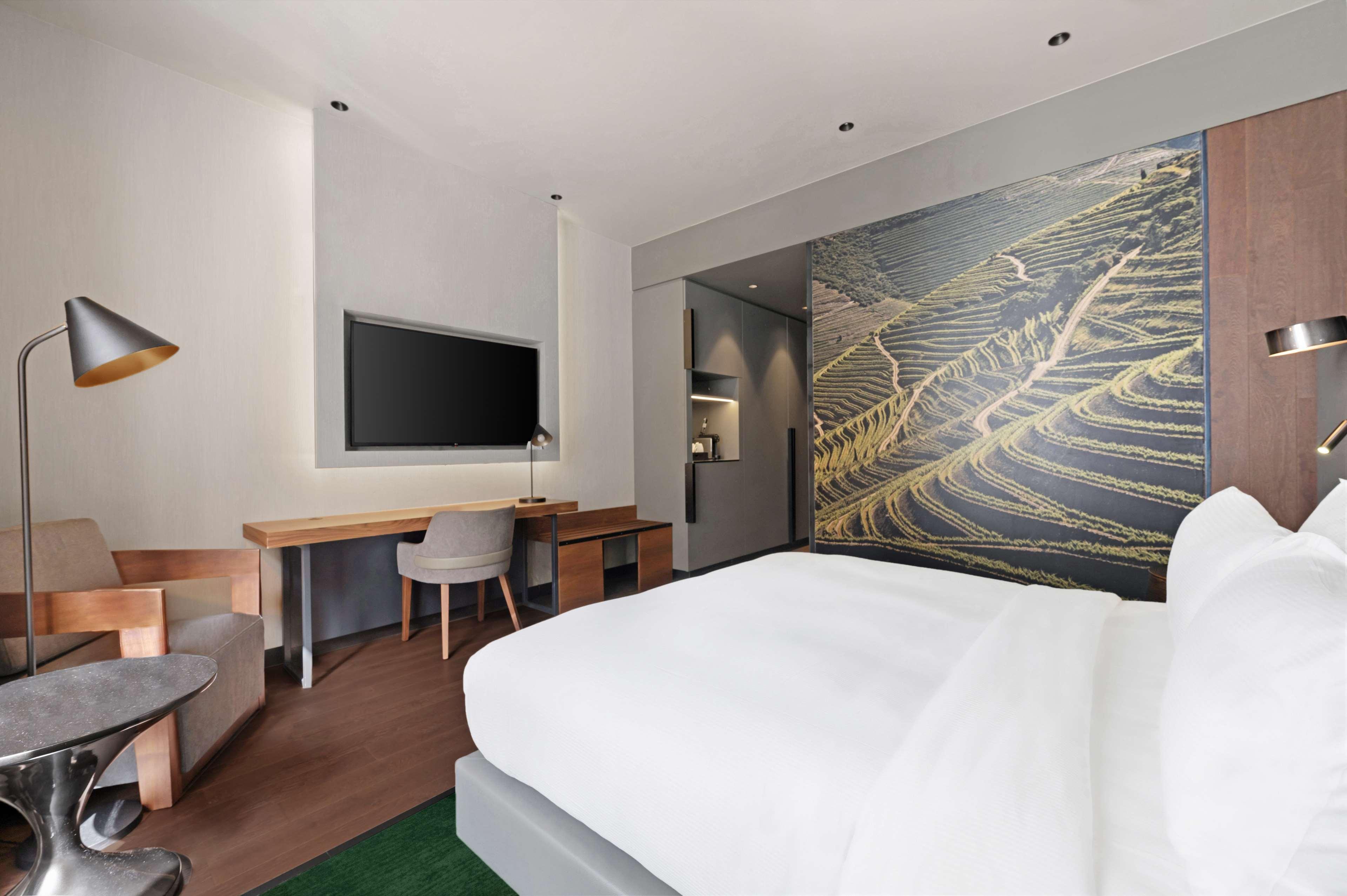 Double Executive King Bed