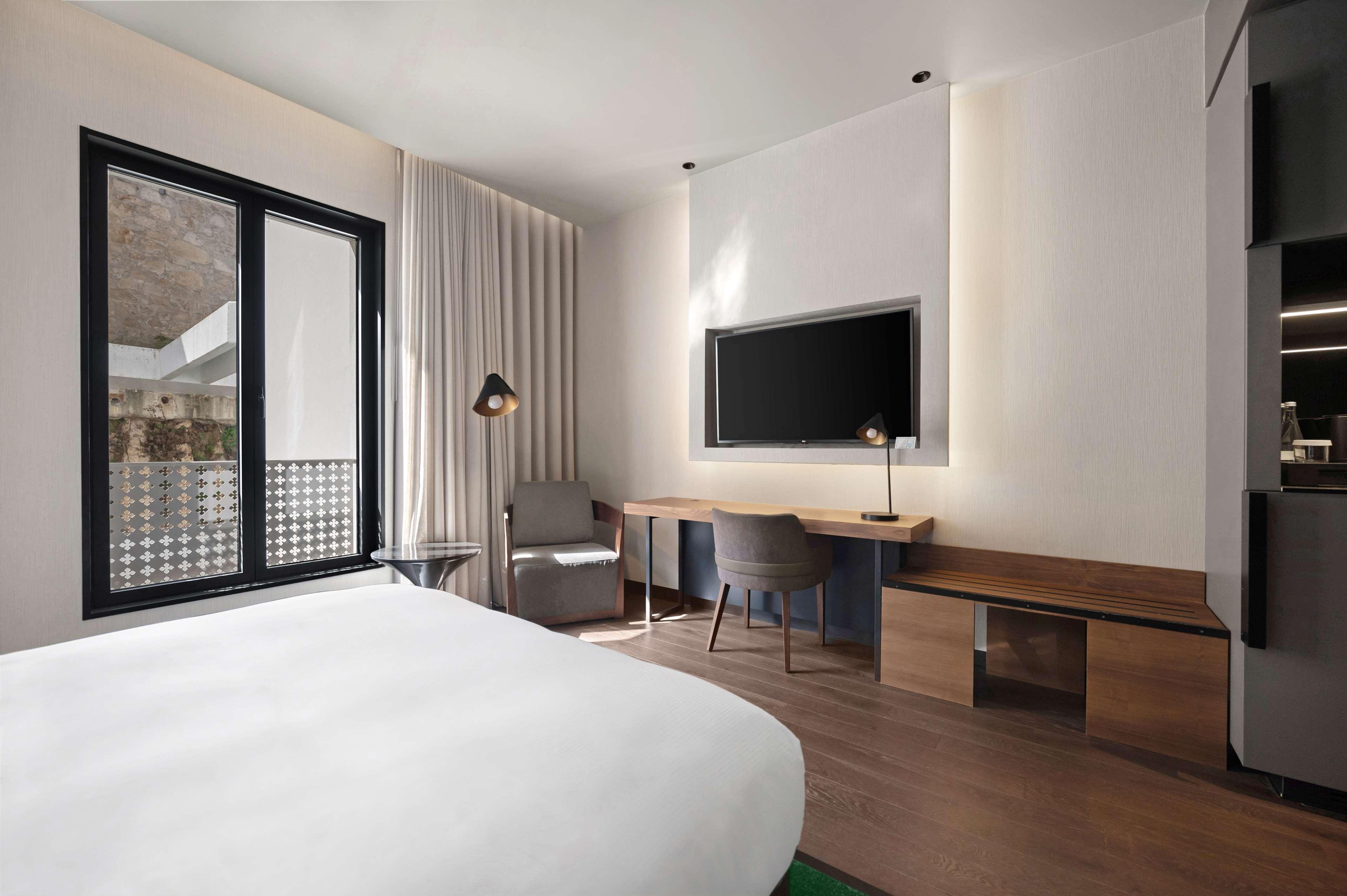 Double Guest Room King Bed