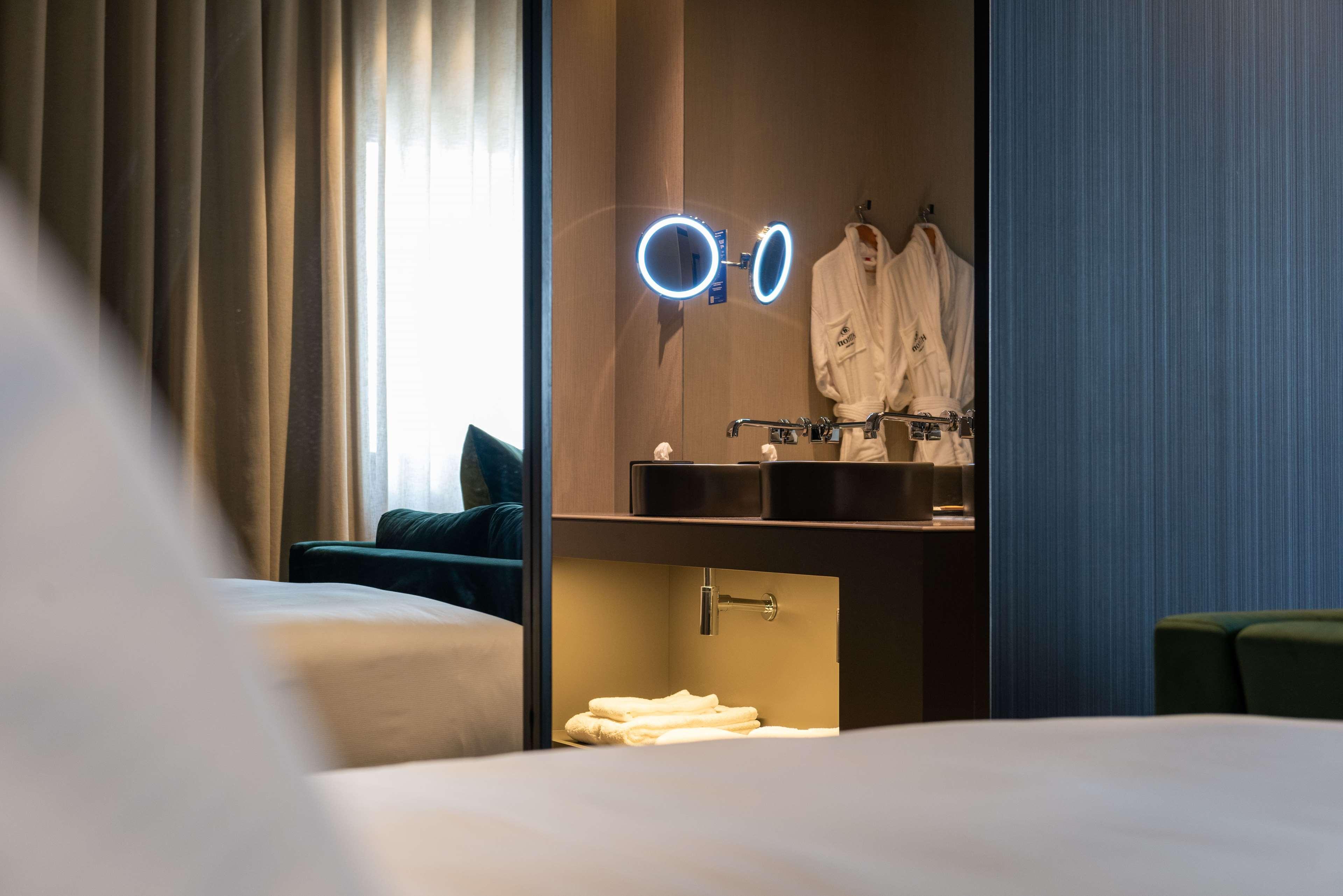 Double Deluxe King Bed