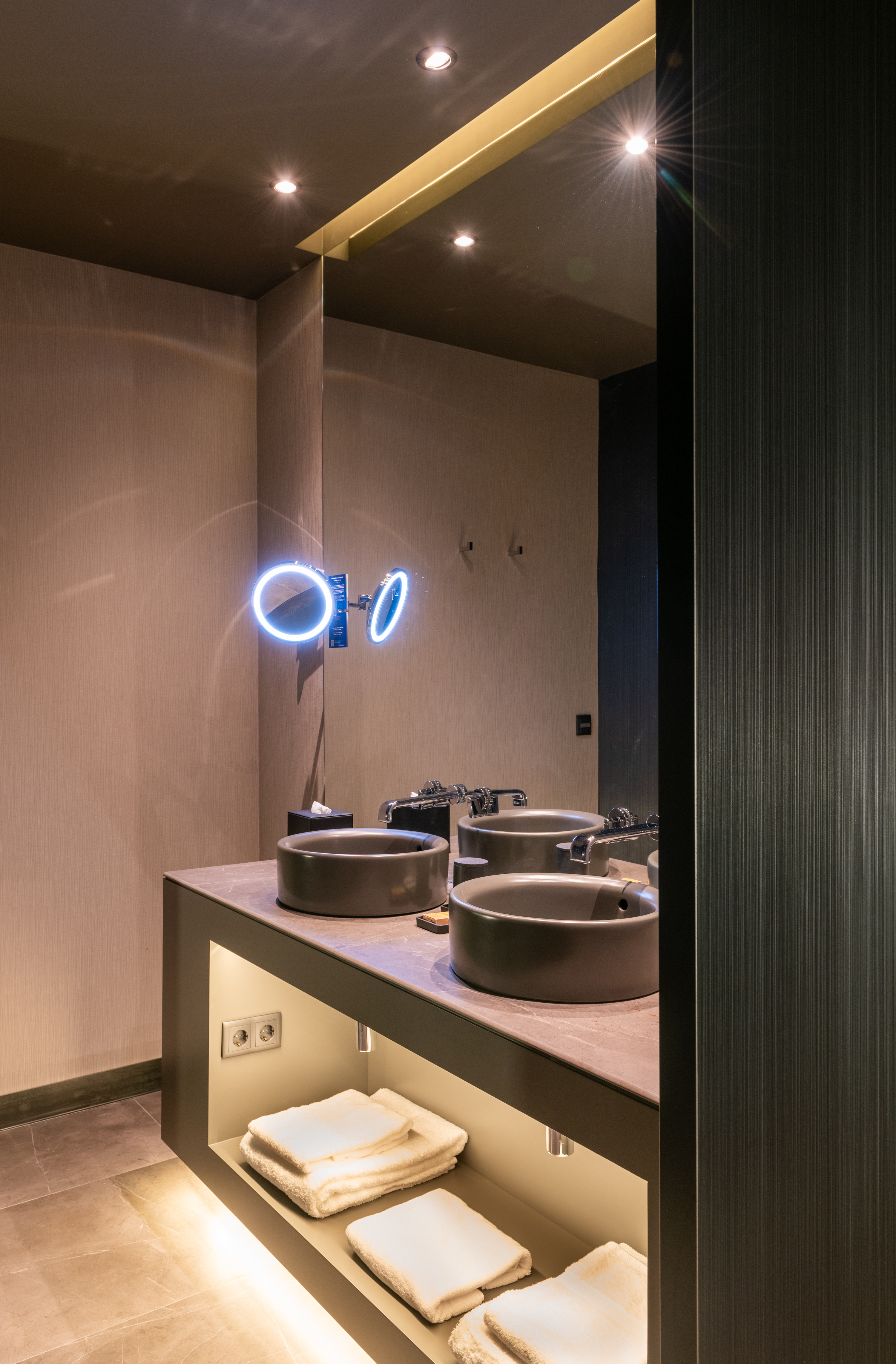 Junior Suite King Size Bed