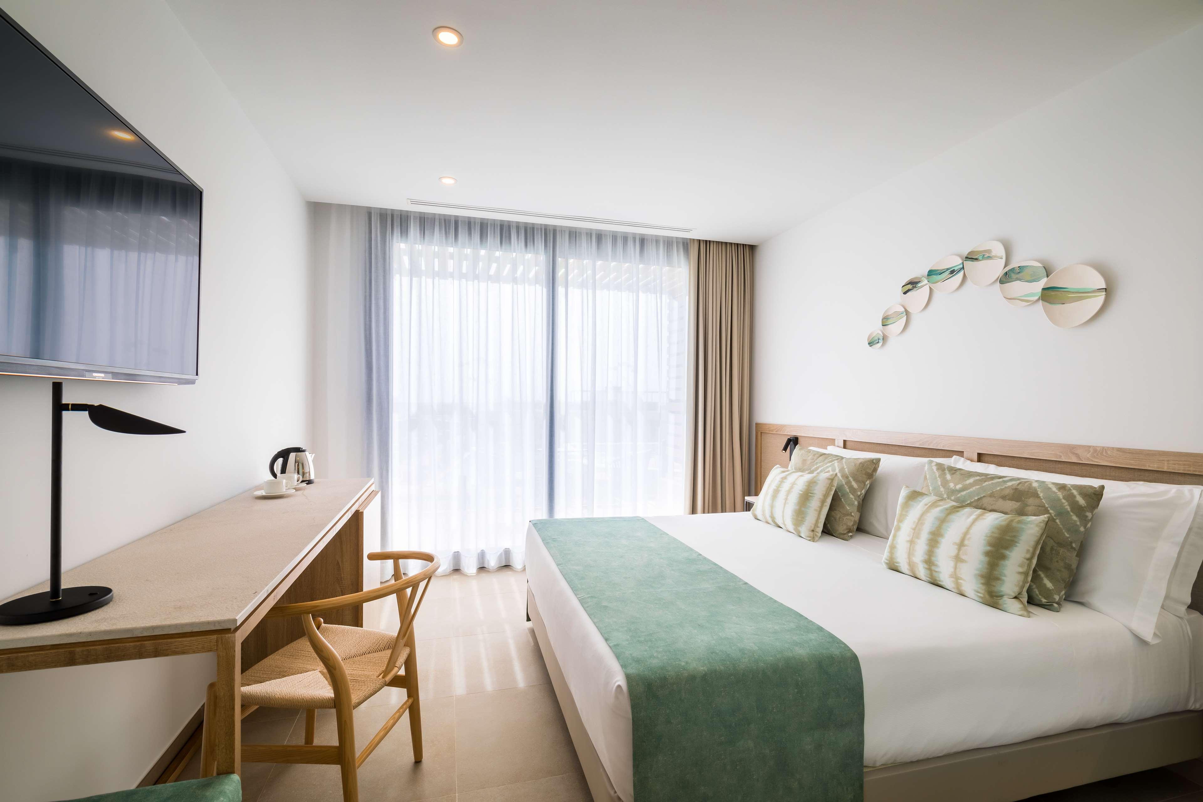 Double or Twin Superior