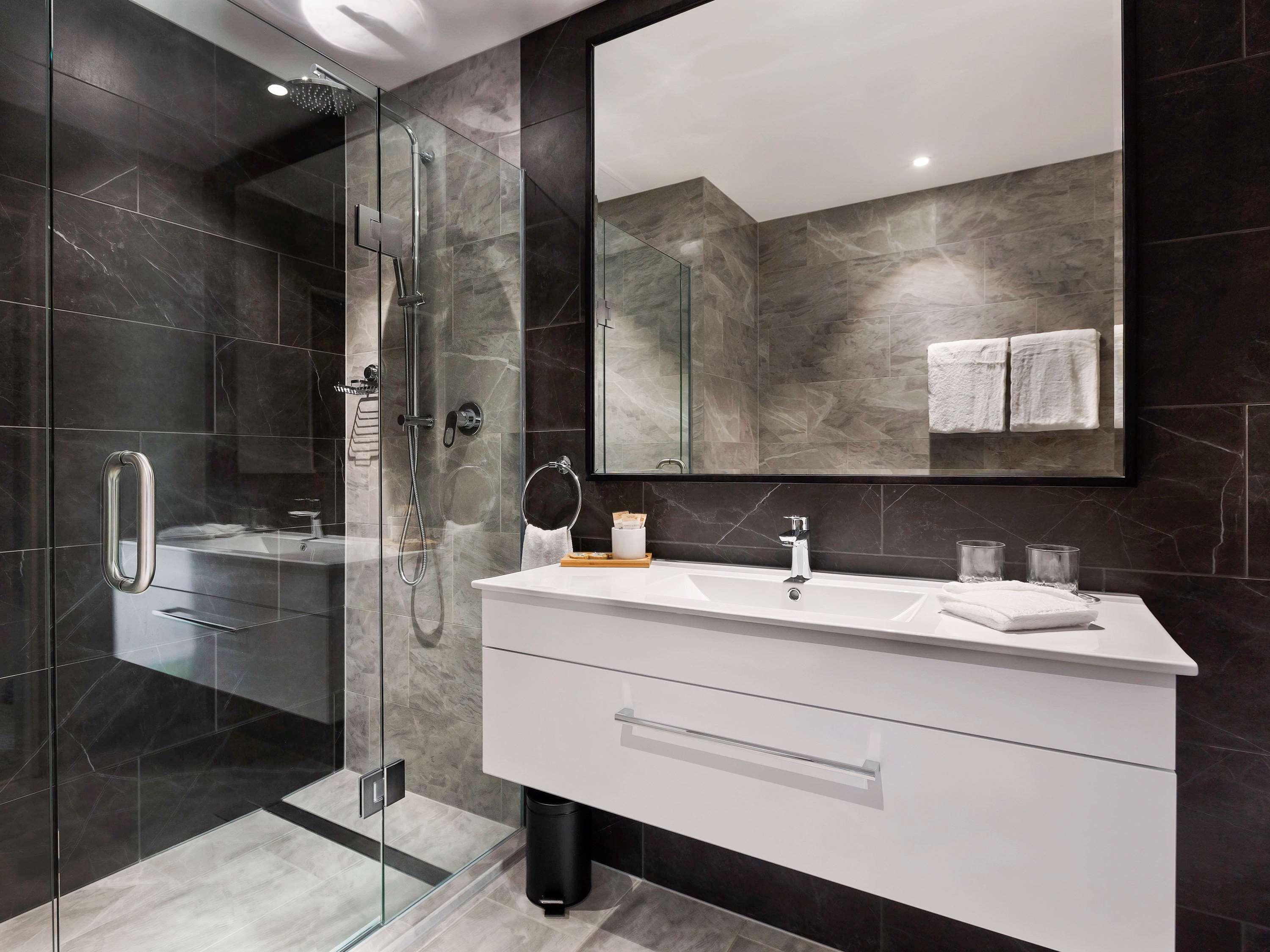 Double Deluxe King Bed