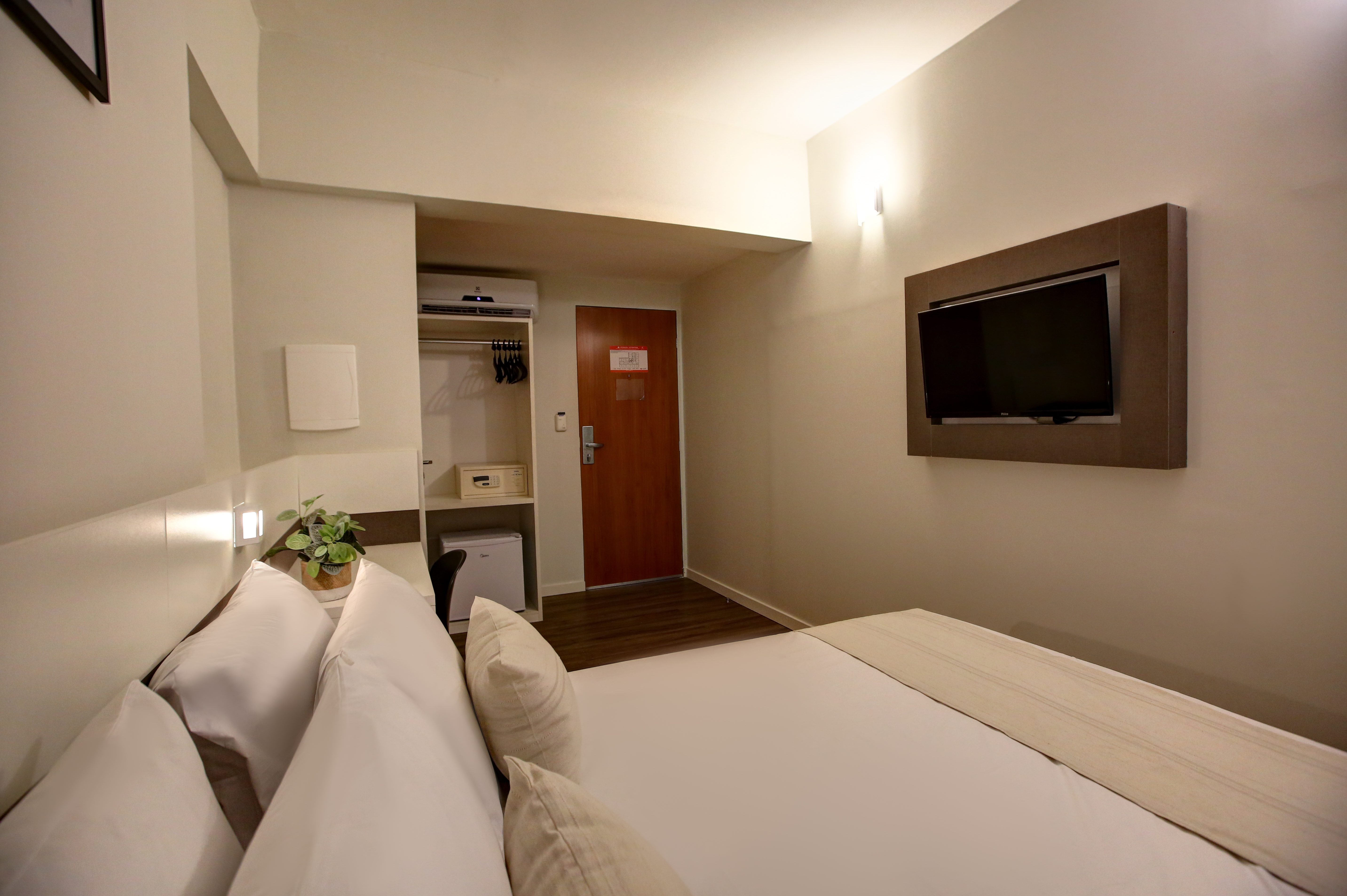 Double Queen Size Bed