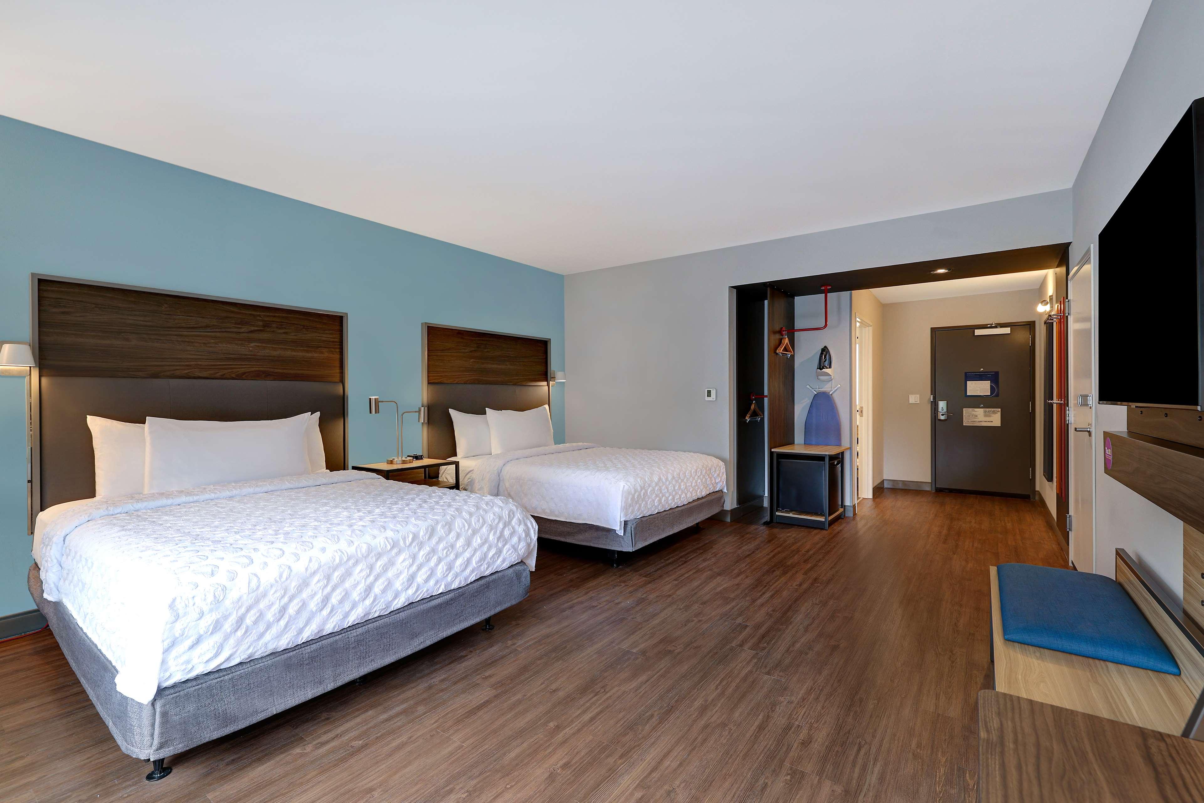 Twin Accessible-two Queen Beds